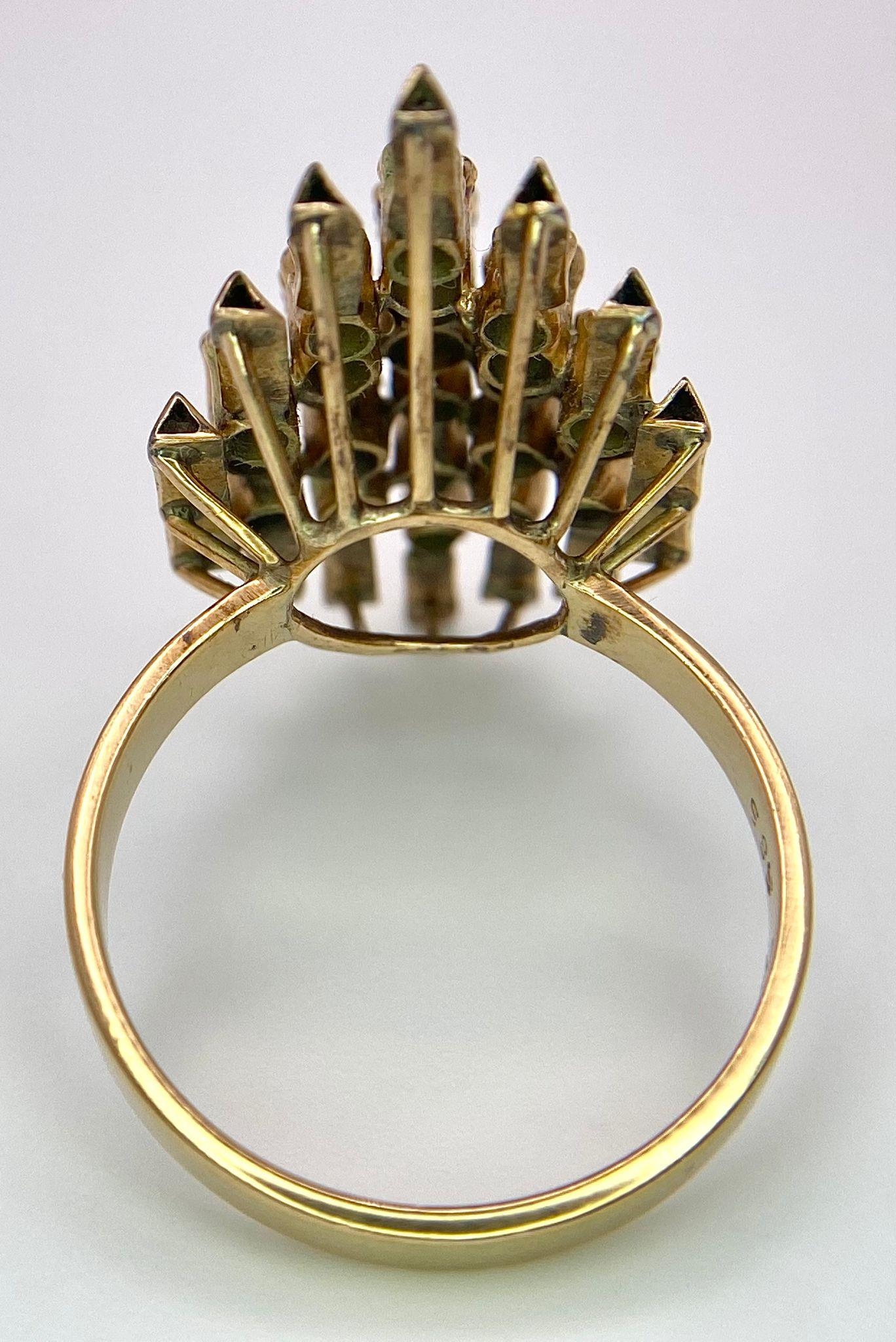 A vintage, 14 K yellow gold ring with a crown of Ceylon, round cut, vivid dark blue sapphires, - Image 4 of 6