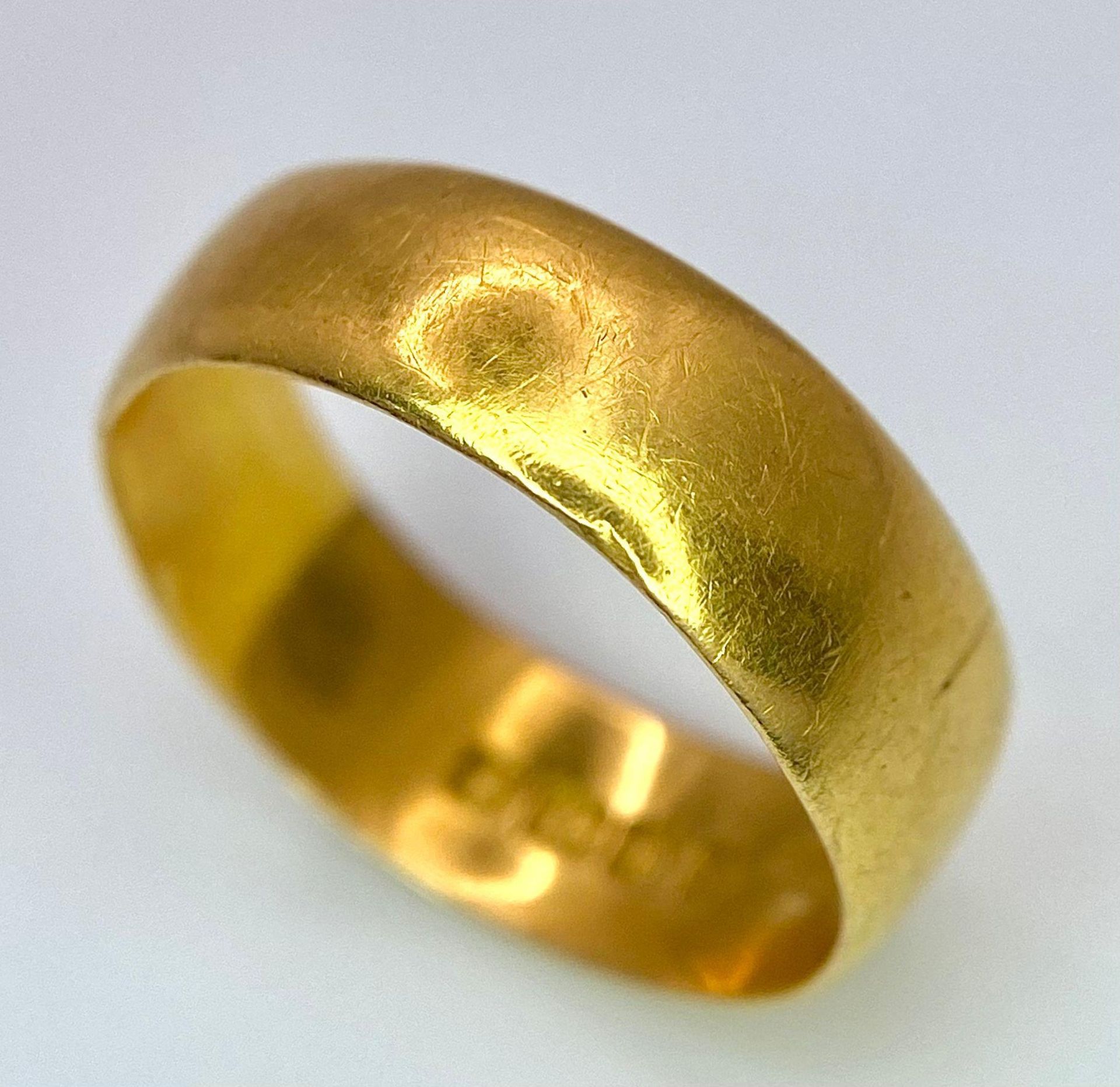 A Vintage 22K Yellow Gold Band Ring. Size J. 2.88g. Full UK hallmarks.