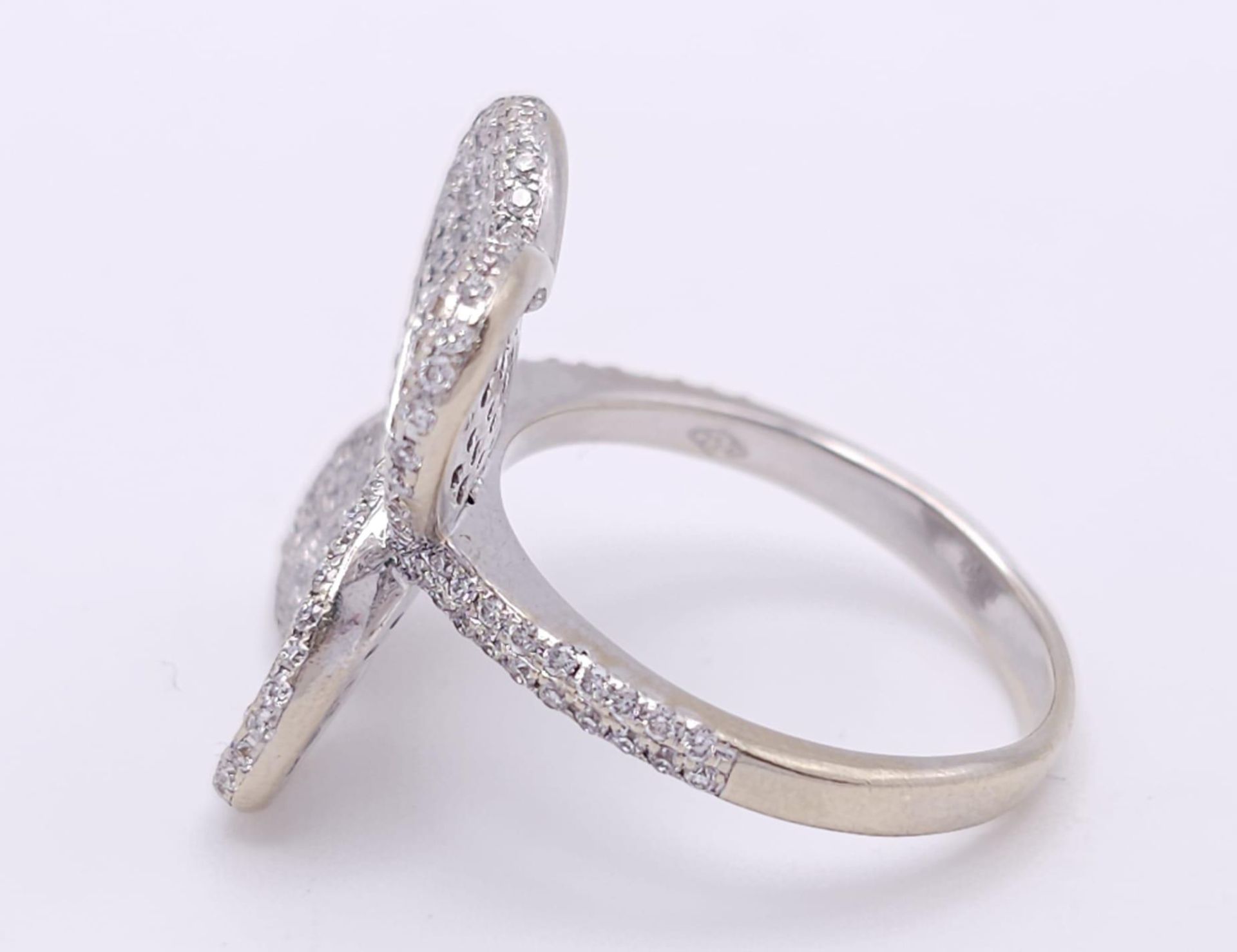 A show stopping 18 K white gold ring with a large pave diamond butterfly top, size: P, weight: 8 g - Image 6 of 12