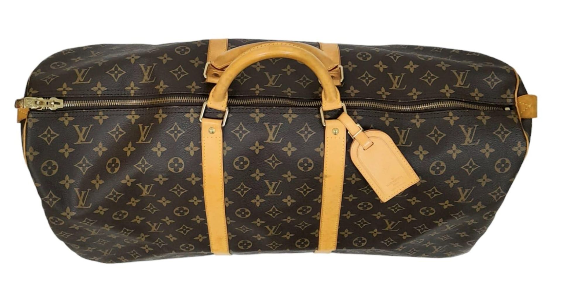 A Louis Vuitton Monogram Keepall 60 Travel Bag. Leather exterior with gold-toned hardware, two - Bild 2 aus 12