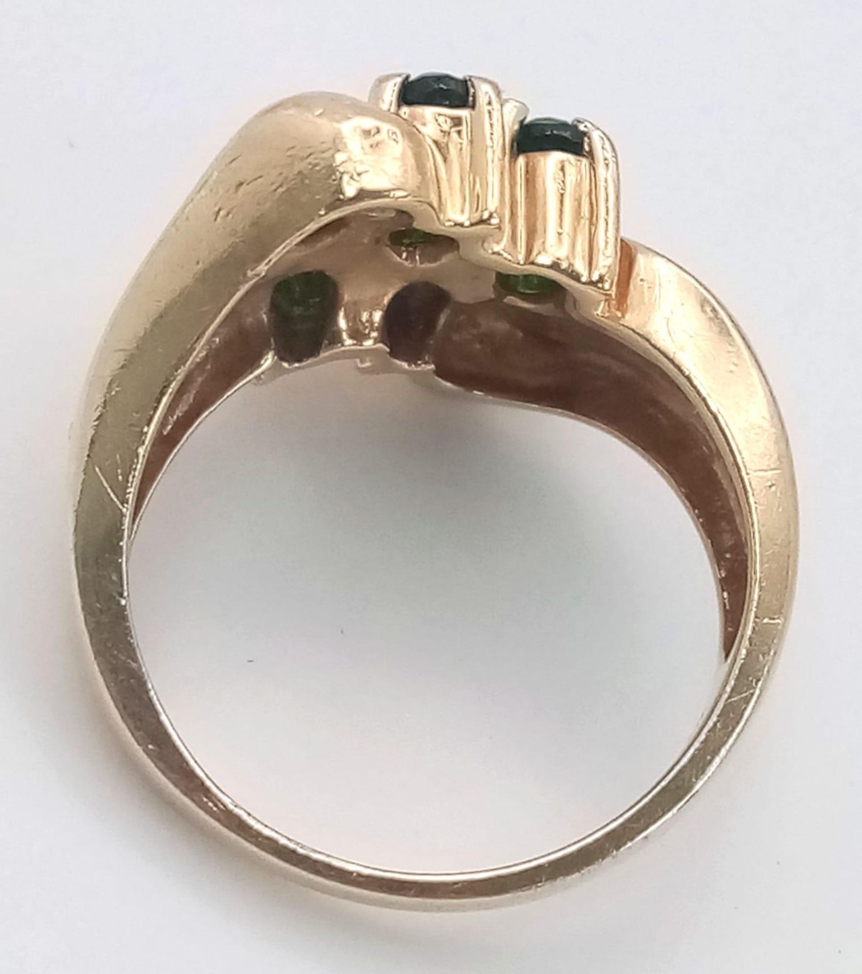 A 14K Yellow Gold, Diamond and Green Stone Ring. Size M, 6.5g total weight. Ref: SC 7073 - Image 10 of 11