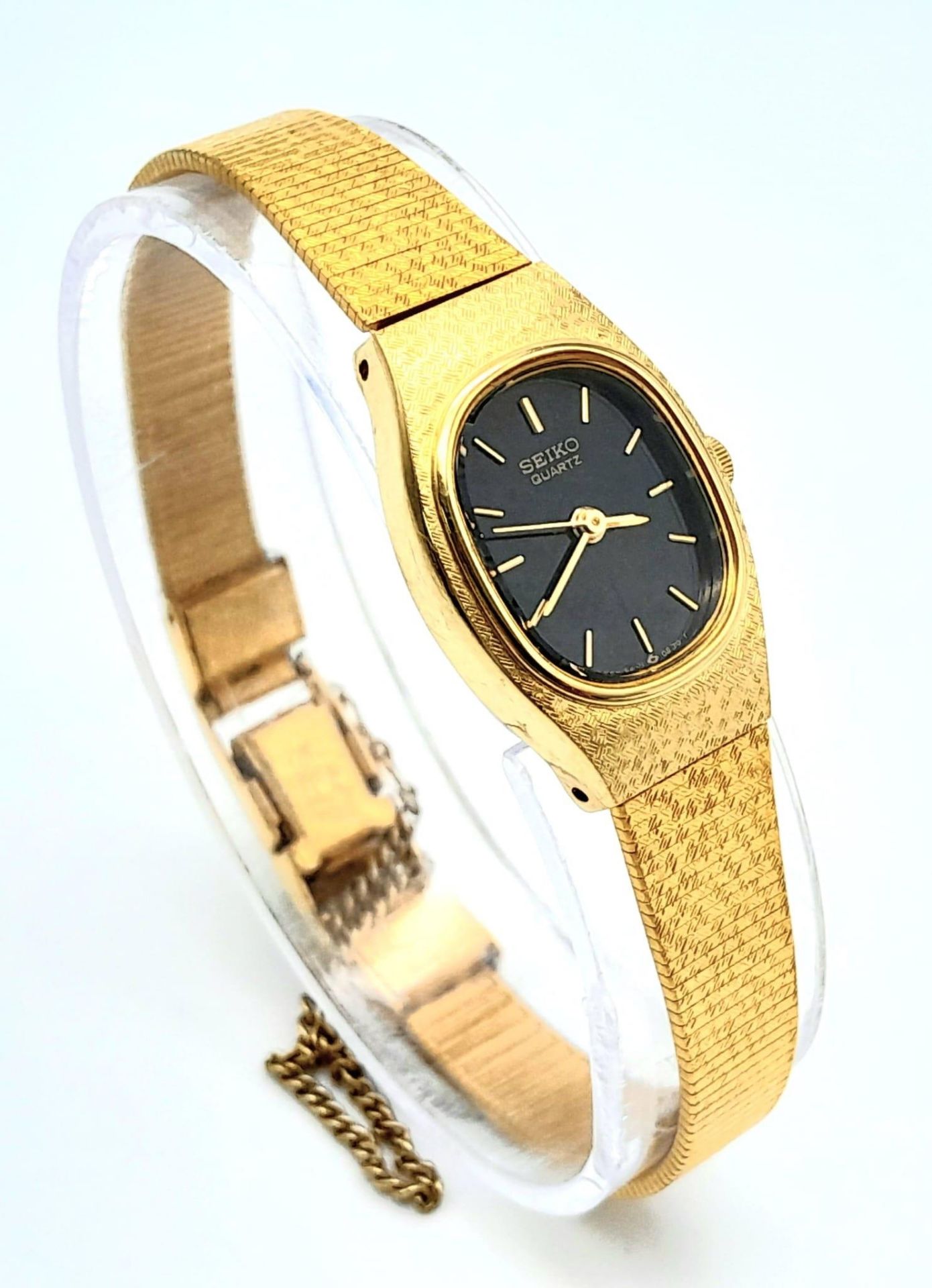 A Vintage Gold Plated Seiko Quartz Ladies Watch. Gold plated bracelet and case - 14mm. Black dial. - Bild 3 aus 6