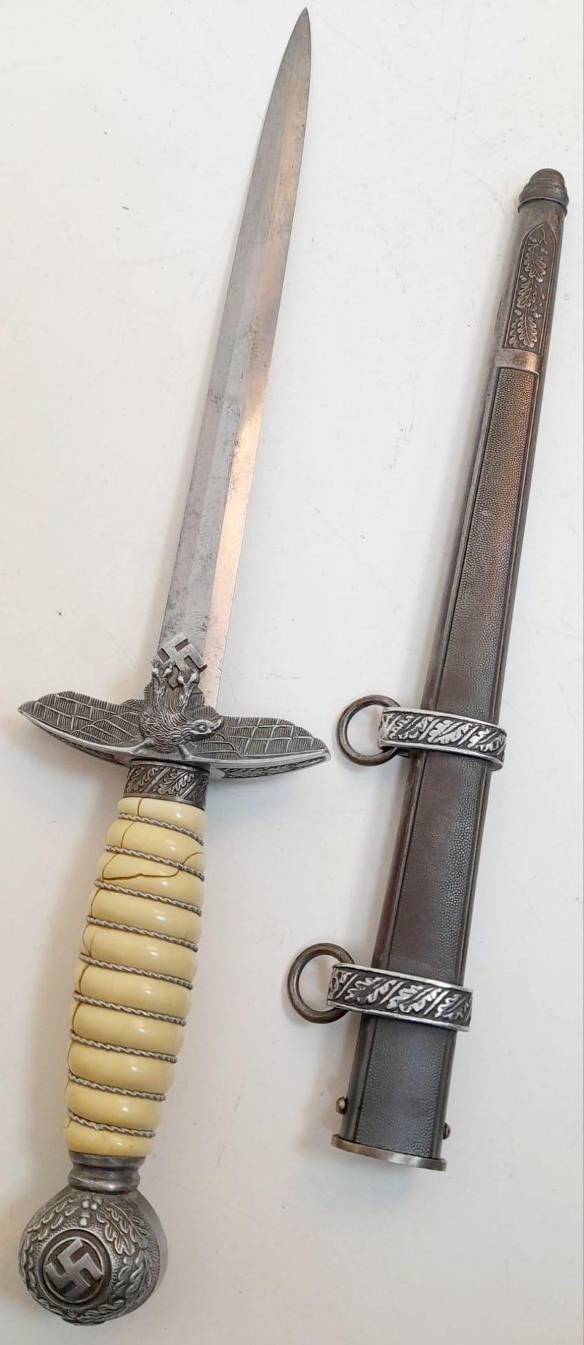 3rd Reich 2nd Pattern Luftwaffe Officers Dagger. Produced by wMw Waffen Circa 1937. Alas there is - Bild 2 aus 5