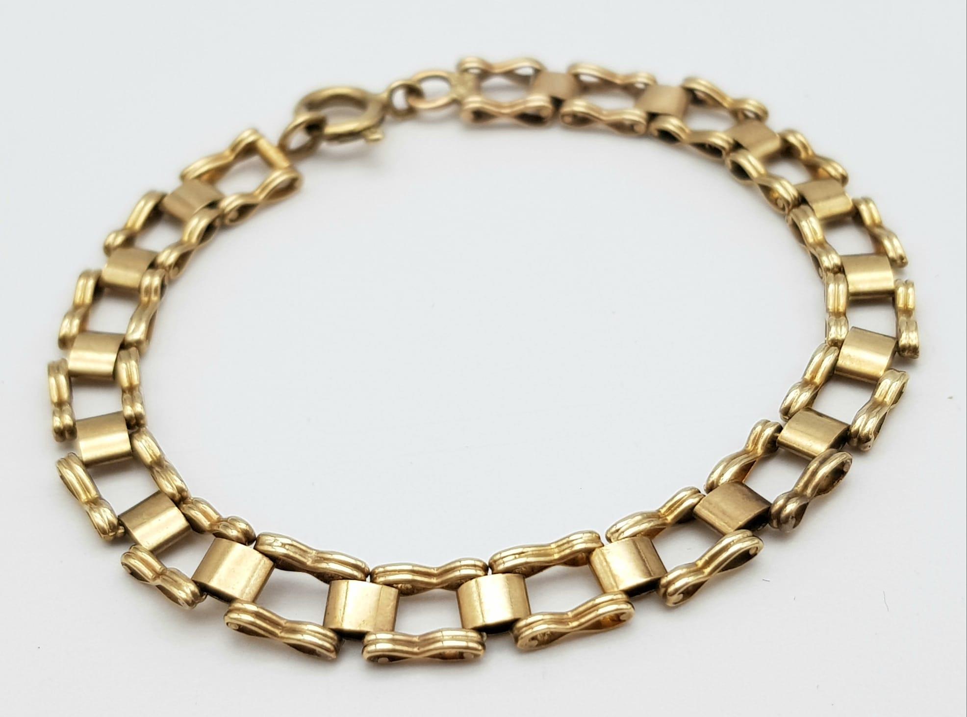 A 16cms SQUARE LINK BRACELET IN 9K GOLD . 5.8gms