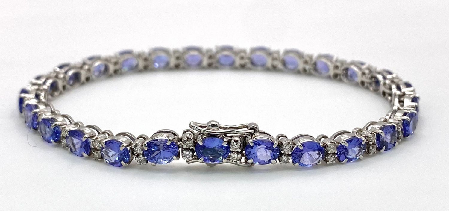 A spectacular 18 K white gold bracelet with oval cut tanzanite gems and round cut diamonds. - Image 11 of 16