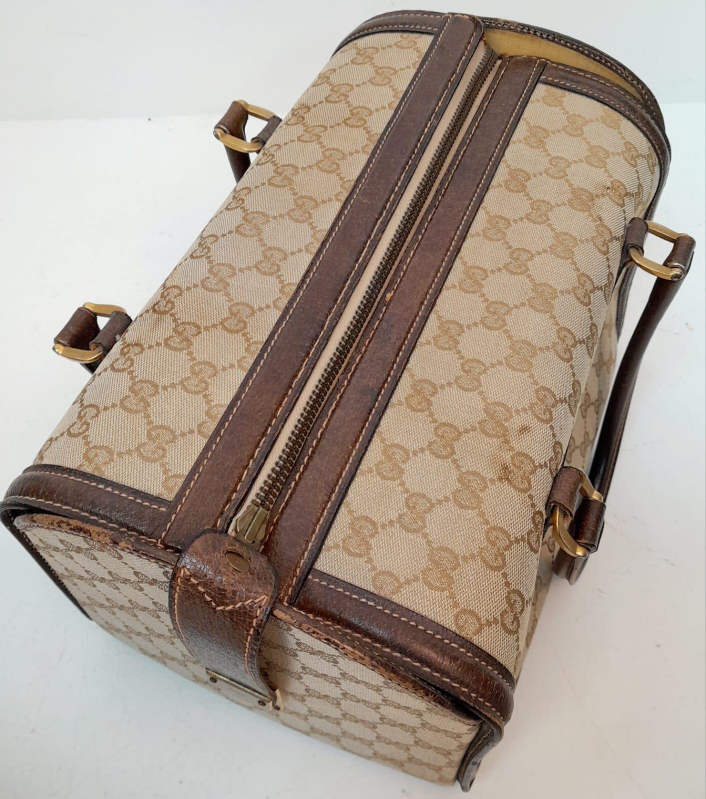 A Gucci Monogram Hard Train Vanity Case. Textile exterior with leather trim, two rolled leather - Bild 4 aus 7