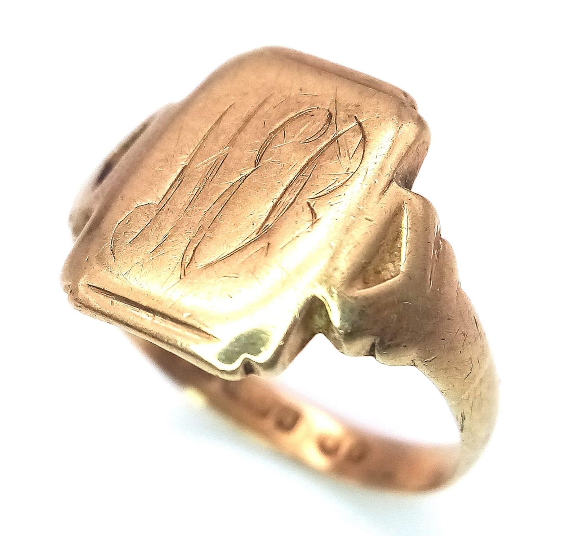 A Vintage 9K Yellow Gold Signet Ring. Full UK hallmarks. Size S. 3.93g weight. - Image 3 of 6