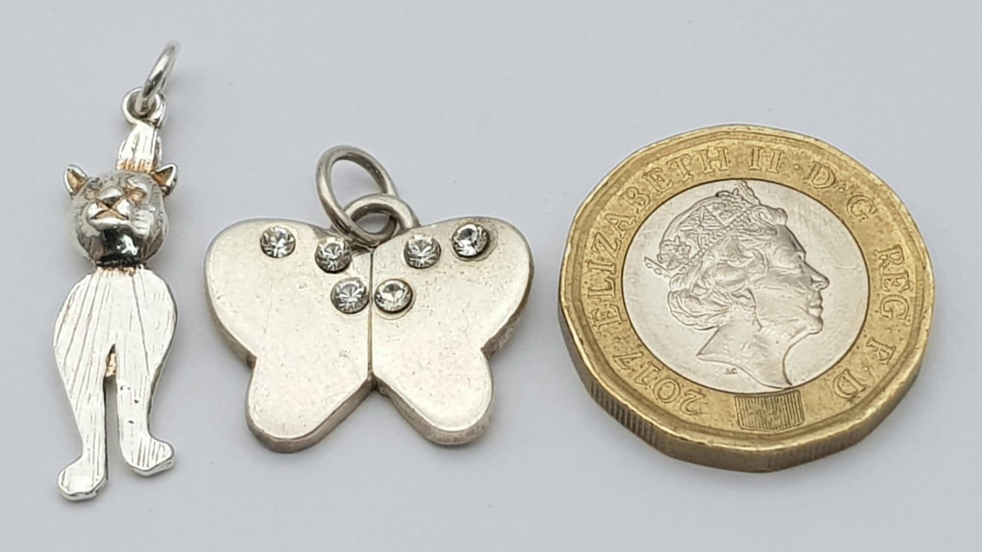 STERLING SILVER CAT AND BUTTERFLY CHARMS / PENDANTS, WEIGHT 6.9G - Image 4 of 6