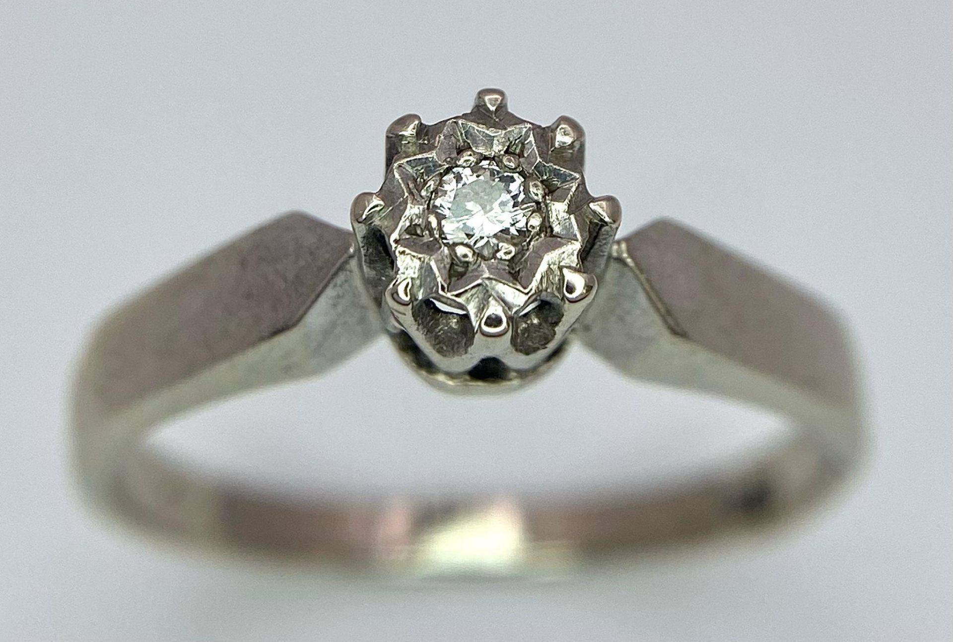 An 18K White Gold Diamond Solitaire Ring. Size M. 2.61g - Bild 3 aus 6