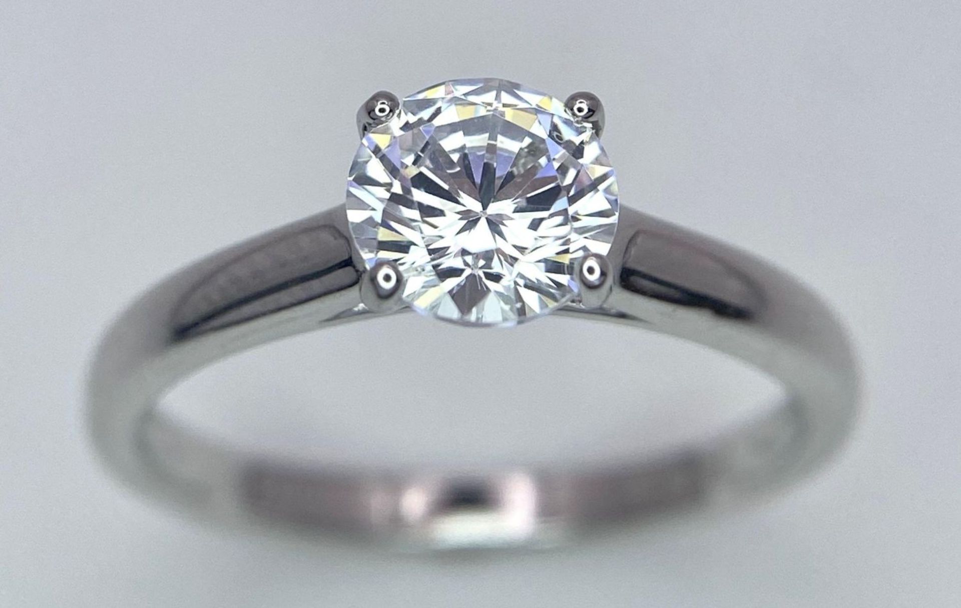 A sterling silver solitaire ring with a round cut cubic zirconium. Size: N, weight: 2 g. - Bild 9 aus 16