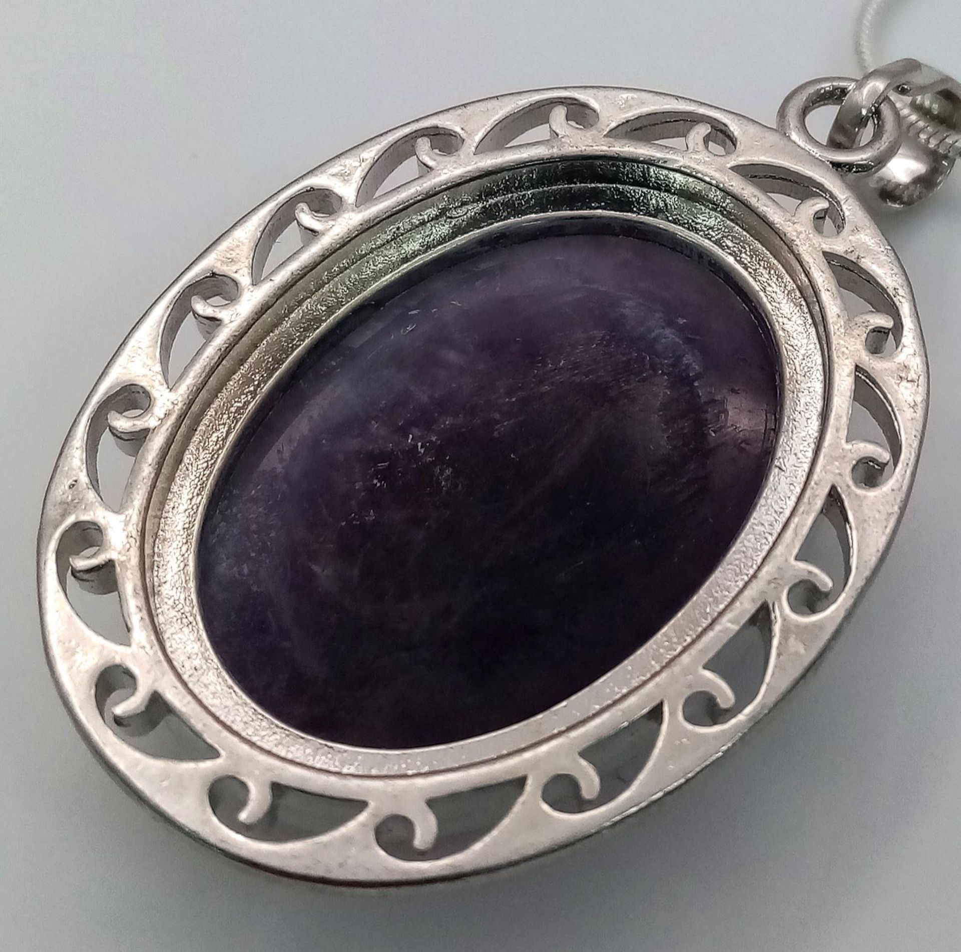 An Amethyst Oval Pendant on a 925 Silver Necklace. 5cm and 42cm. - Bild 4 aus 7