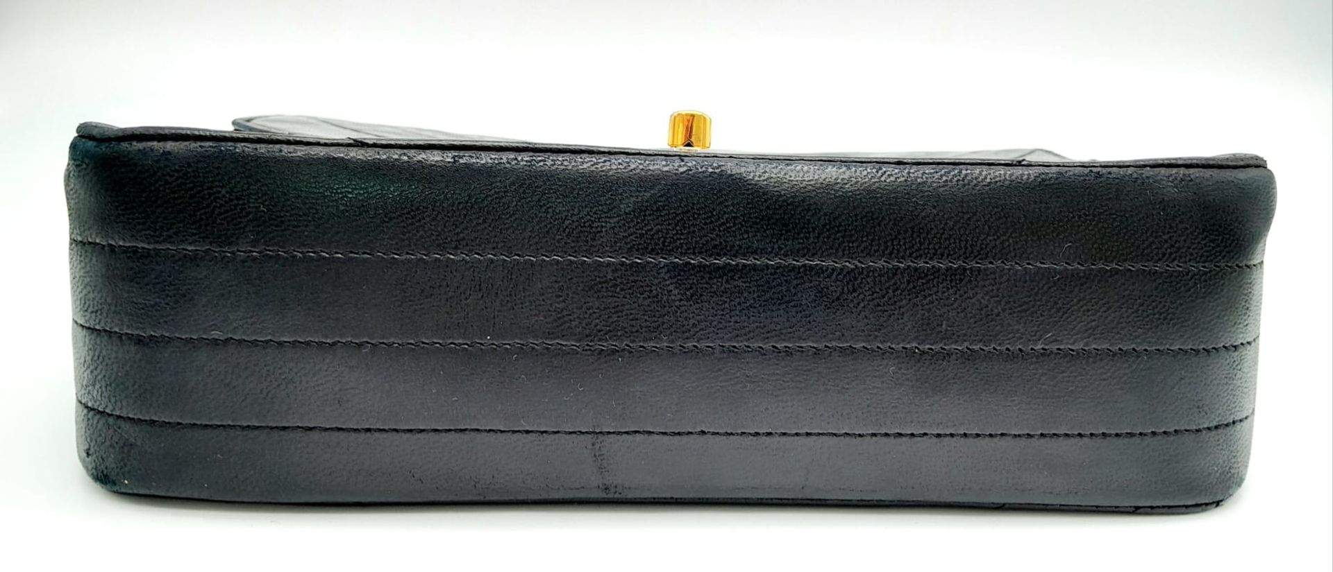 A Chanel (Coco Mark) Lambskin Single Flap Double Chain Bag. Gold tone hardware including CC clasp. - Bild 6 aus 10