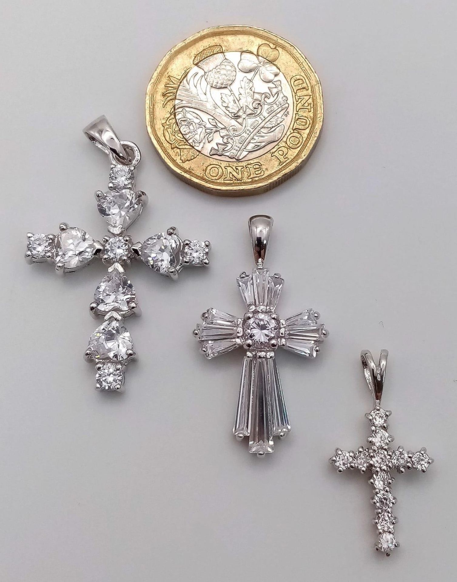3 X STERLING SILVER STONE SET CROSSES PENDANTS, WEIGHT 8.1G, SEE PHOTOS FOR DETAILS - Image 10 of 12