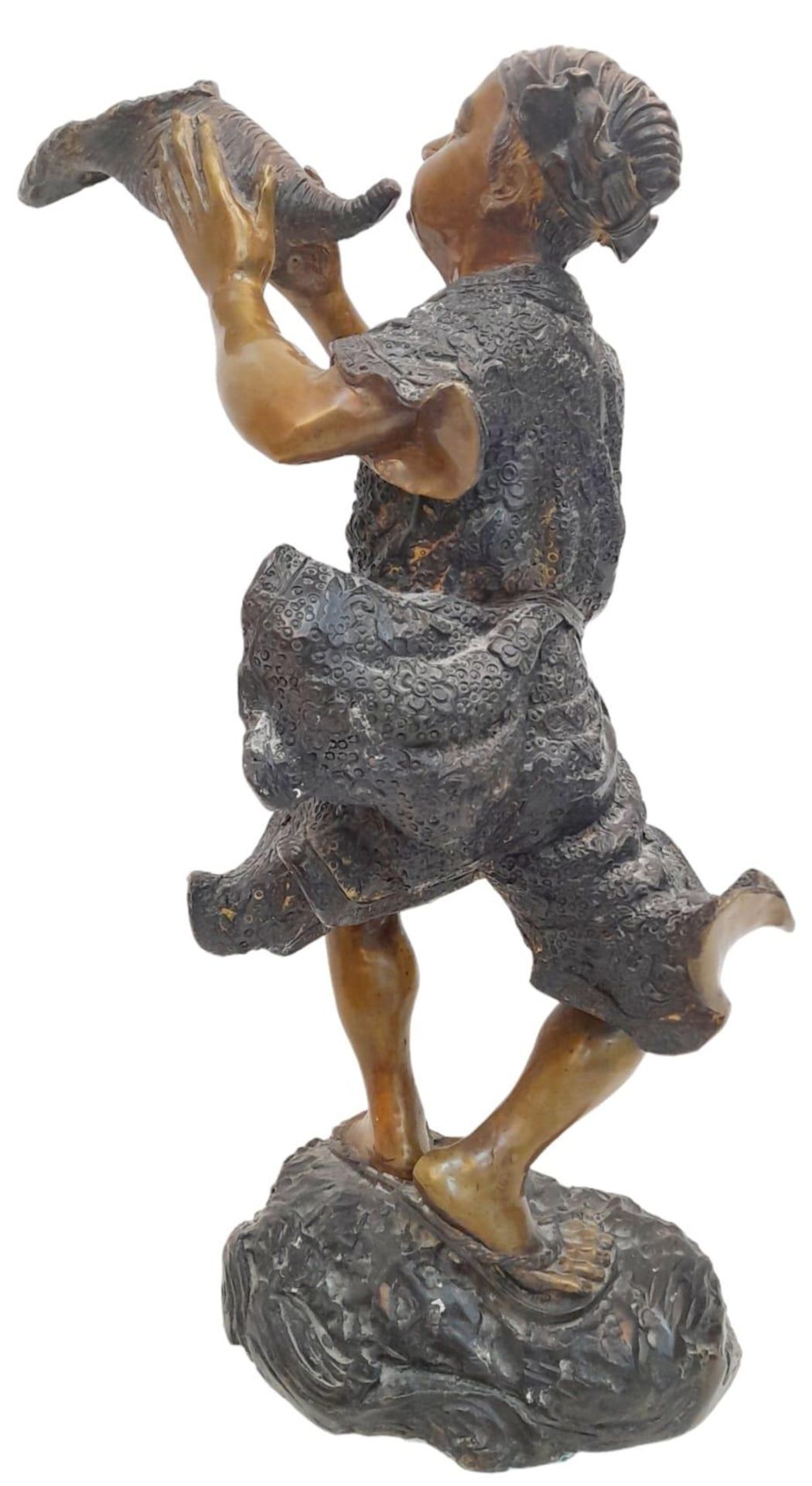 A Magnificent Large Antique Japanese Edo Period Okimono Bronze Statue Depicting a Young Man - Image 7 of 7