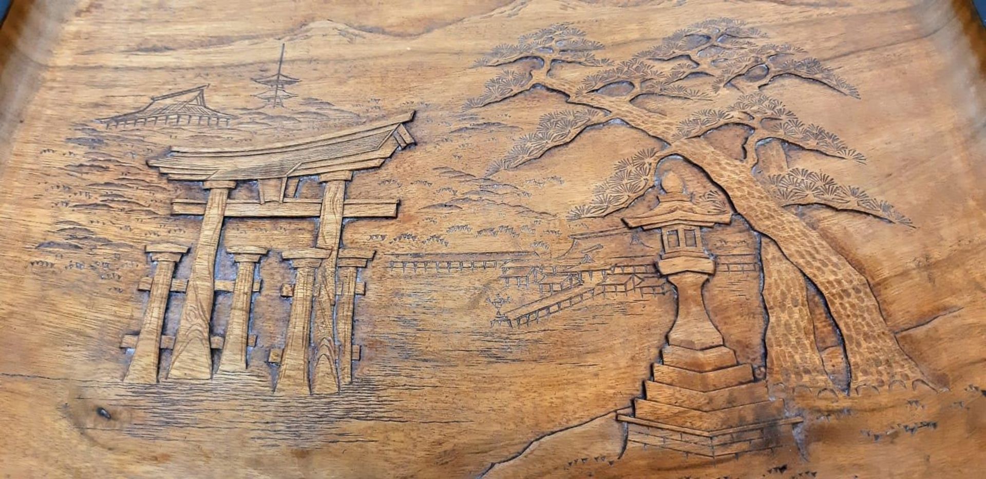 A vintage, Japanese, hand carved tray with the Itsukushima shrine, a UNESCO World Heritage Site. - Bild 4 aus 10