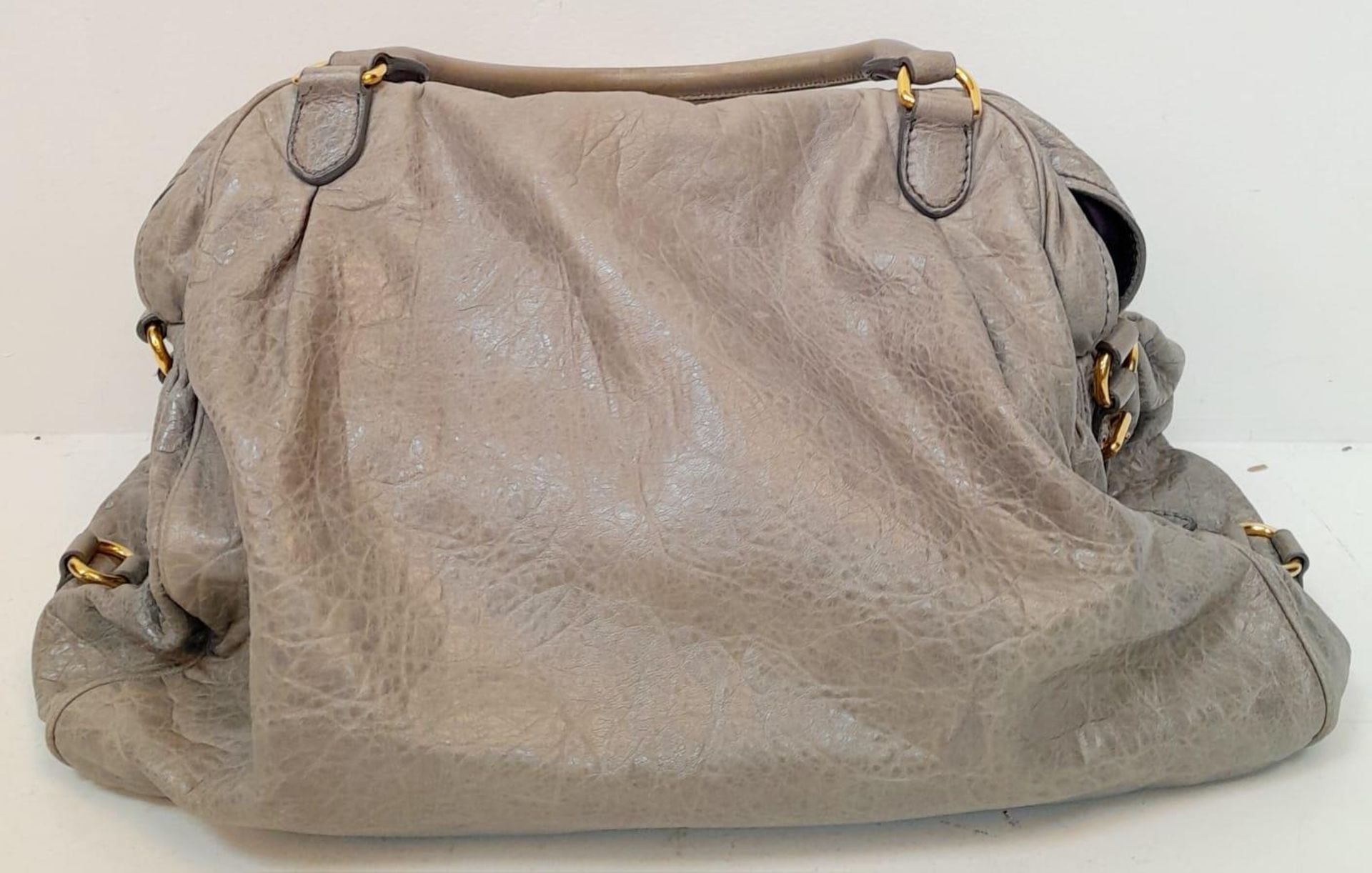 A Miu Miu Vitello Leather Handbag. Textured grey leather exterior with large zipped compartment. - Image 5 of 9