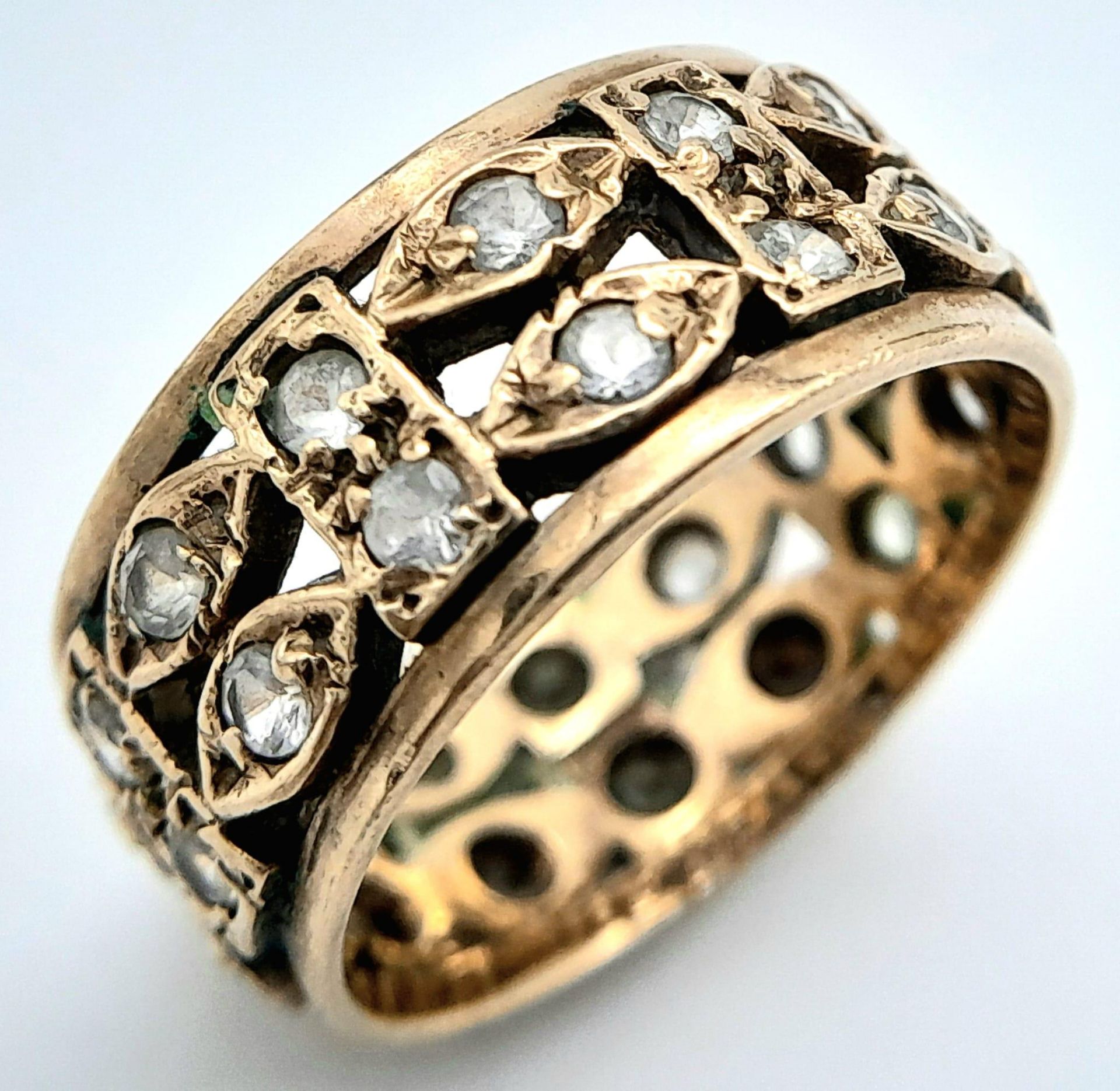 A Vintage 9K Diamond Band Ring. Two rows of old cut diamonds in oval and rectangular gold links. - Bild 3 aus 7