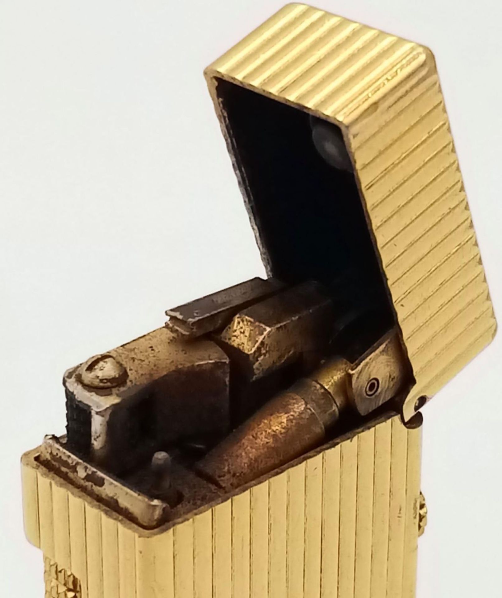 A vintage, gold plated DUNHILL lighter, hight: 6. 4 cm, weight: 76 g. UK Mainland Sales Only. - Bild 7 aus 8