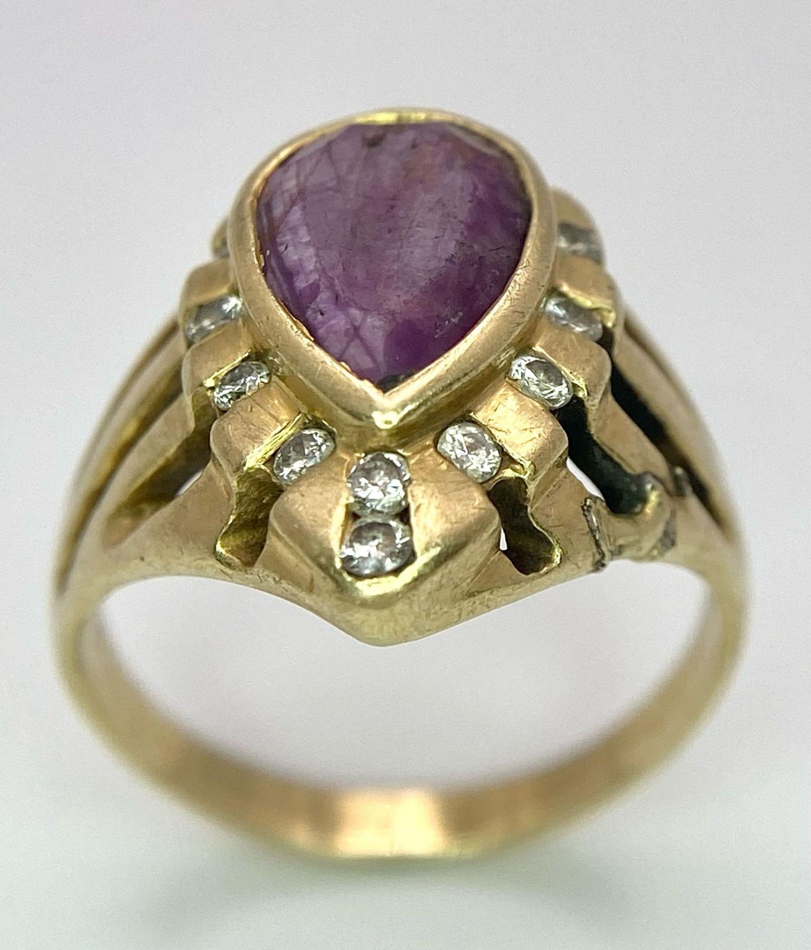 A Vintage 14K Yellow Gold Amethyst and Diamond Ring. Teardrop central amethyst with a diamond - Bild 10 aus 18