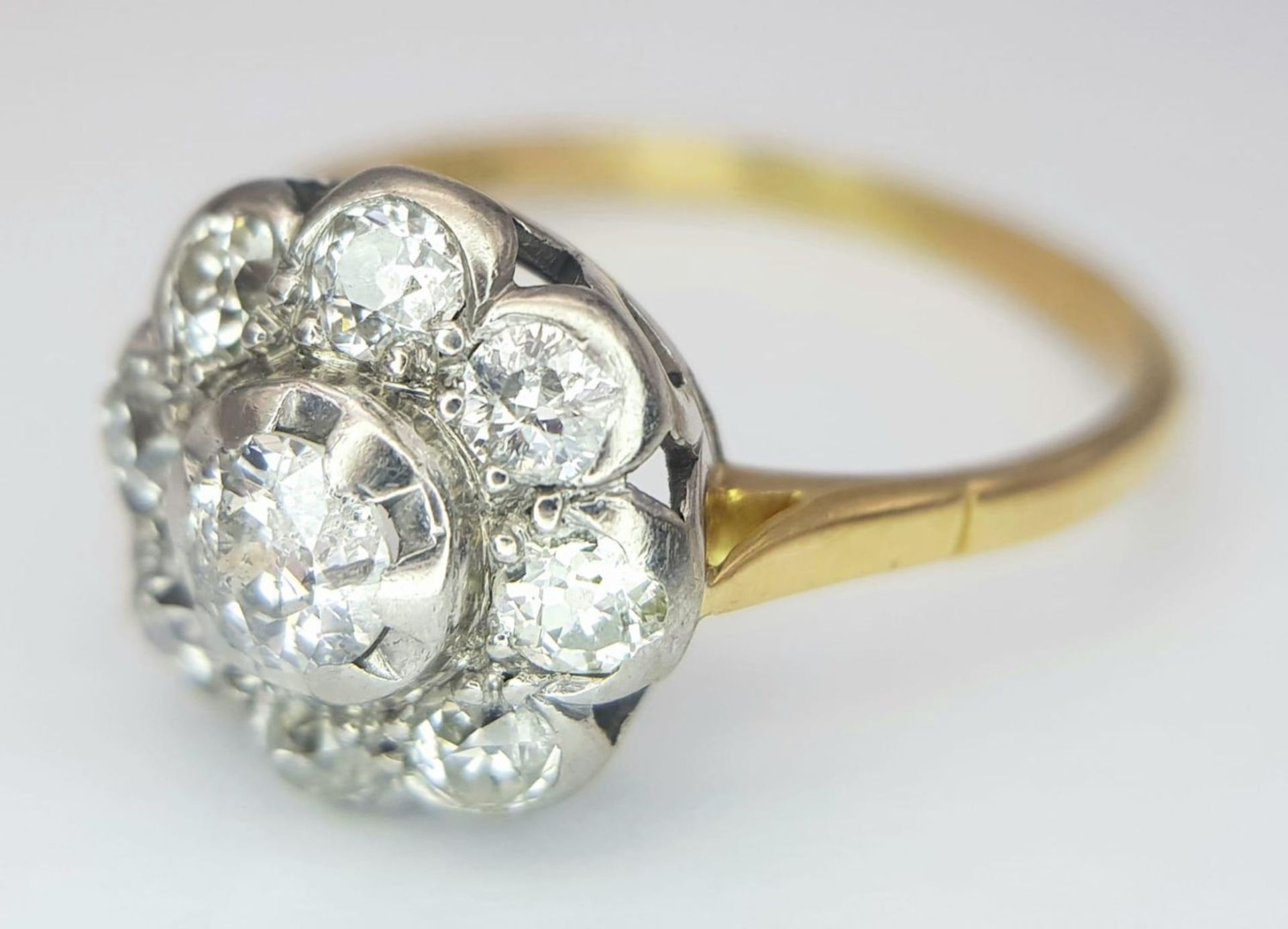 An 18 K yellow gold ring with a large diamond cluster, size: T, weight: 3.4 g. - Image 7 of 10