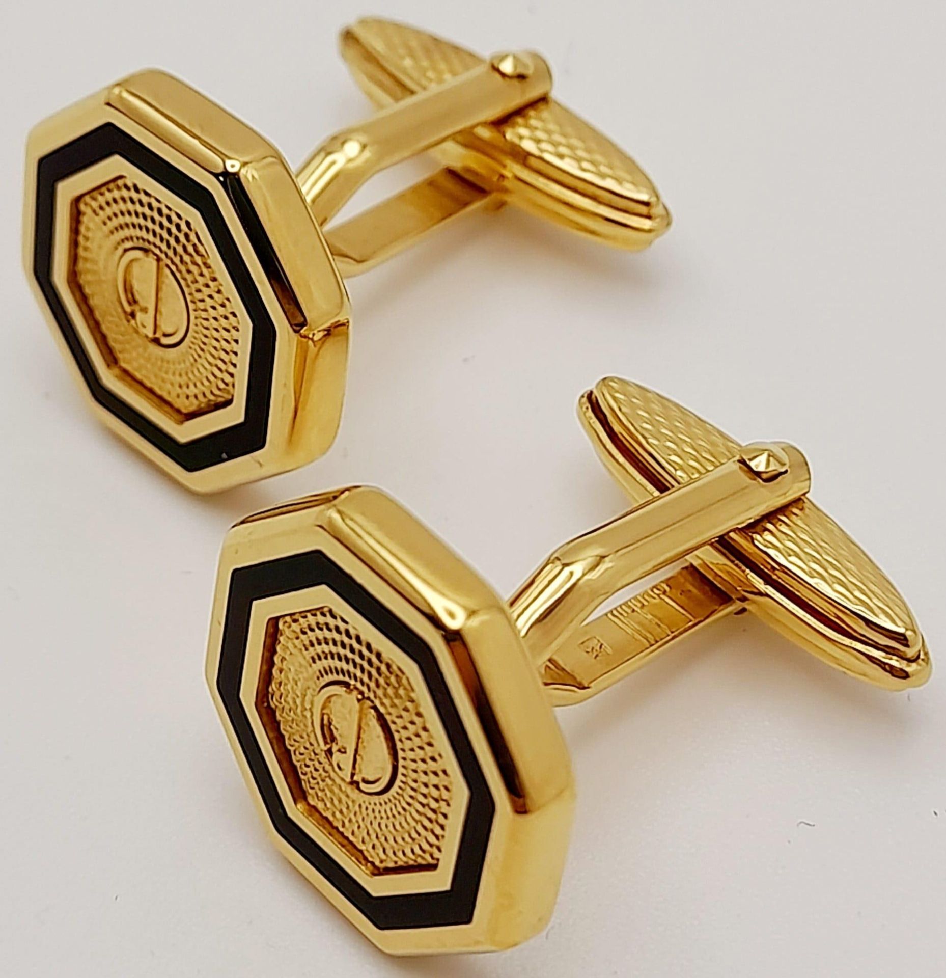 Pair of Yellow Gold Gilt Hexagon Shape Cufflinks by Dunhill. 1.5cm Wide. Complete with their - Bild 2 aus 11