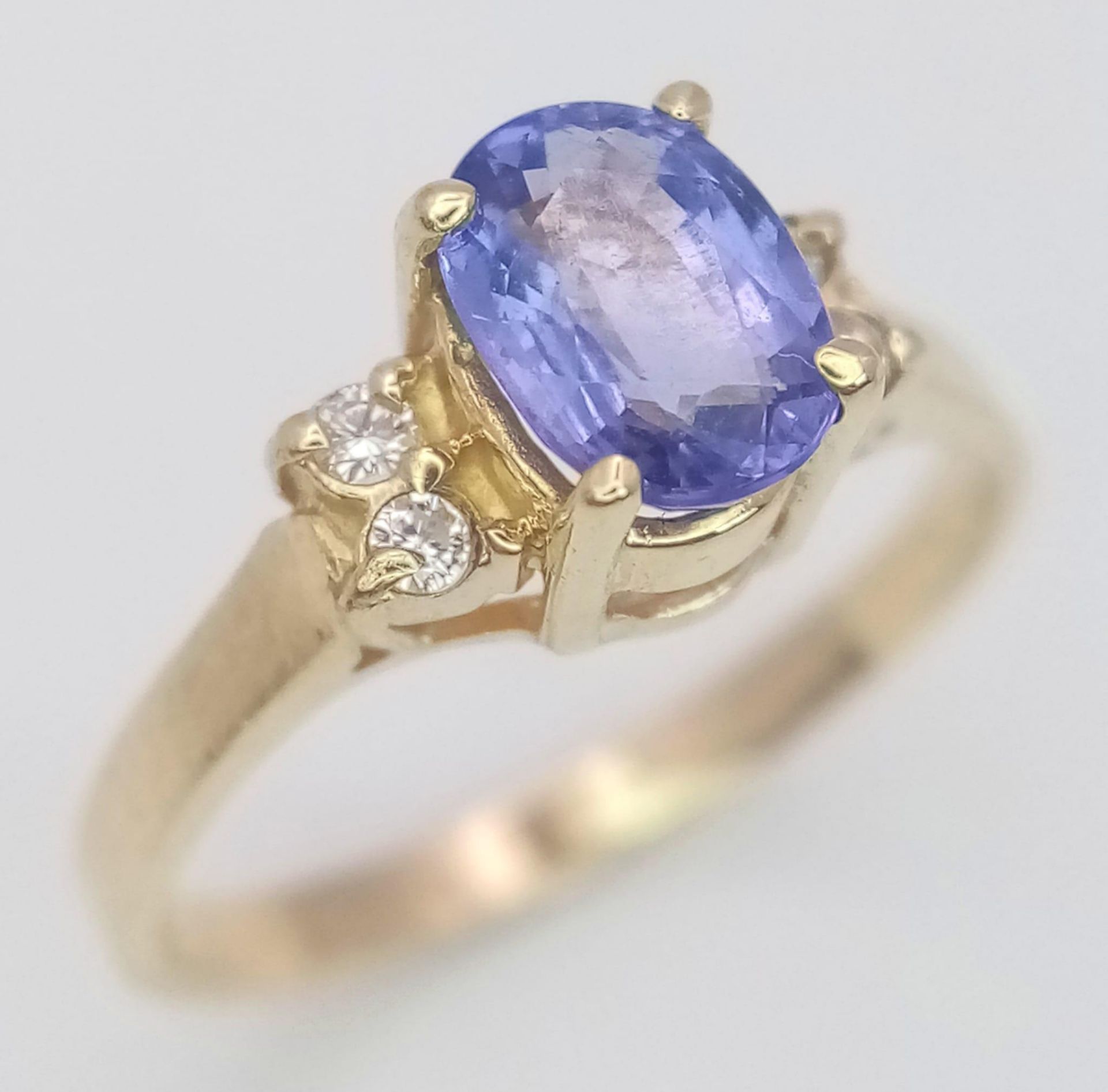 A 14K YELLOW GOLD DIAMOND & BLUE STONE RING -(PROBABLY) TANZANITE. 1.9G. SIZE L. - Image 2 of 4