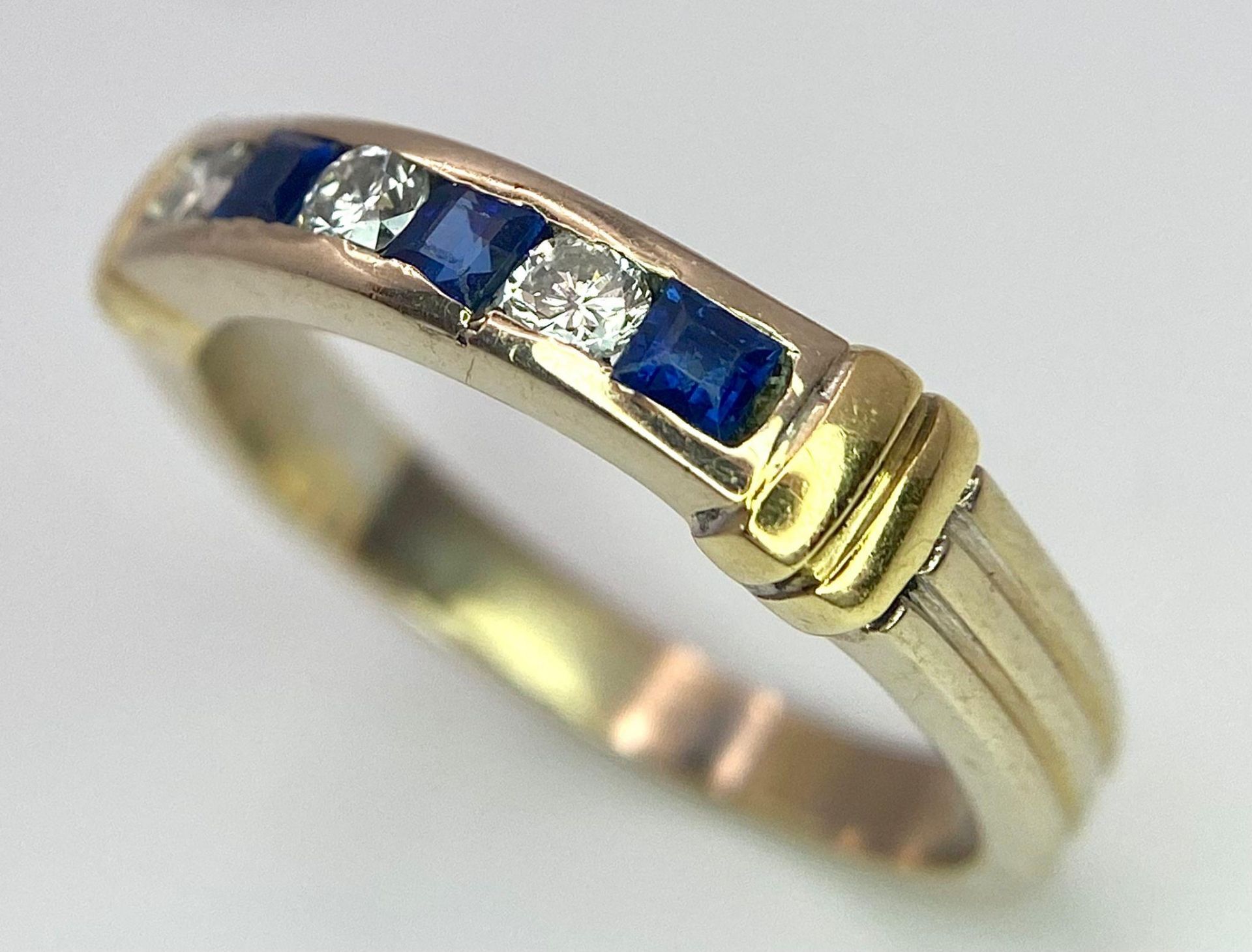 An 18 K yellow gold ring with alternating blue sapphires and diamonds. Size: K, weight: 3.2 g. - Image 2 of 13