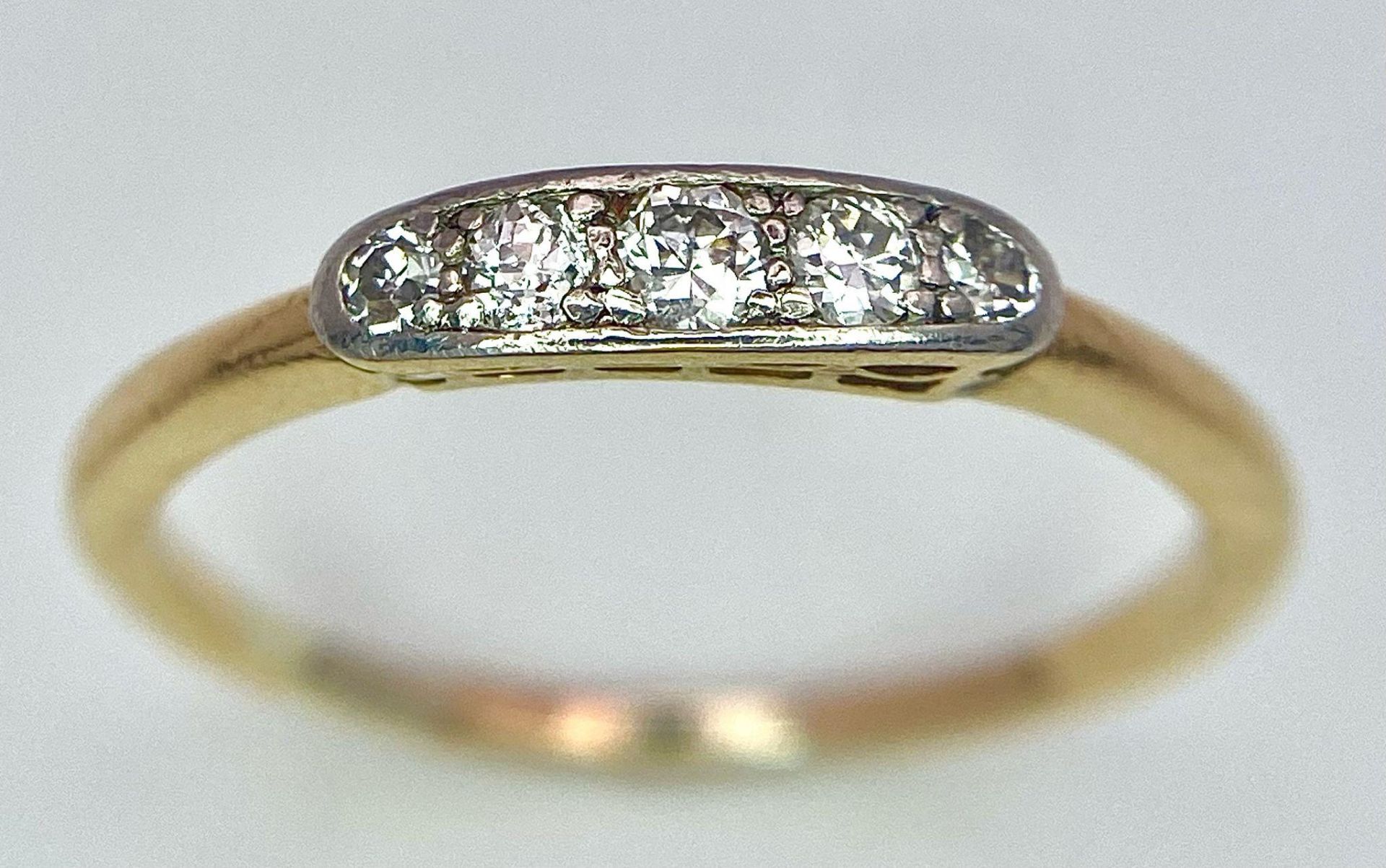 An 18K Yellow Gold and Platinum Vintage 5 Stone Diamond Ring. Size R, 2.2g total weight. Ref: 8502 - Image 3 of 9