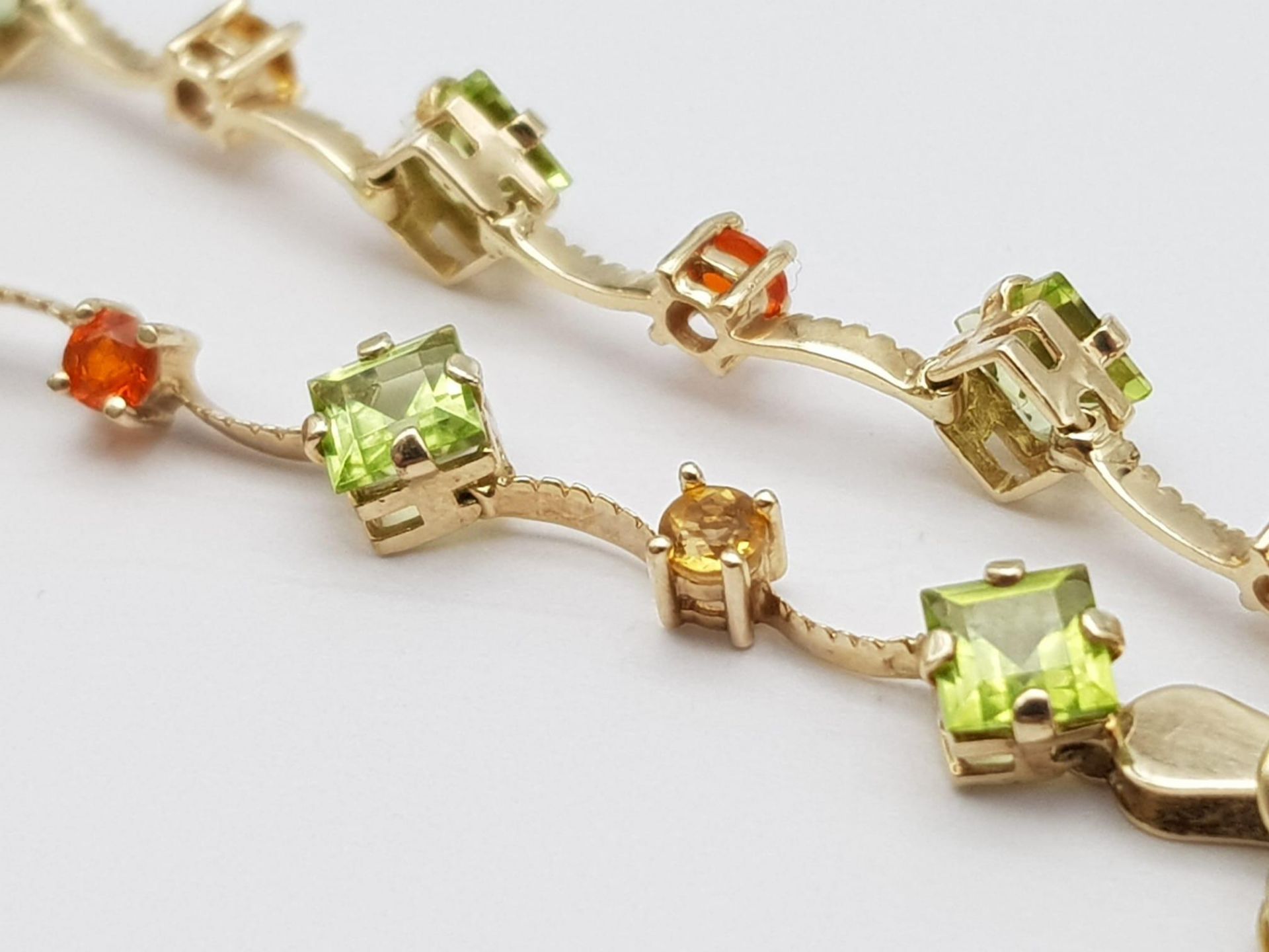 A 14K Yellow Gold Multi Coloured Gemstone Set Bracelet. 18.5cm length, 4.2g total weight. Ref: SC - Image 4 of 6