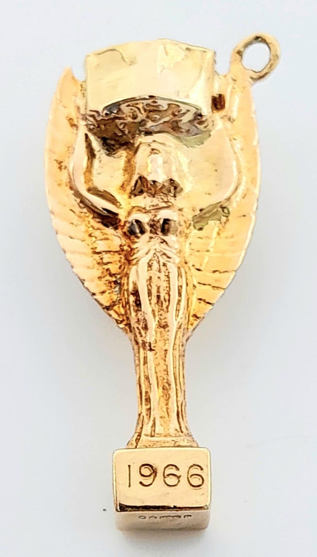 A 9K Yellow Gold World Cup Charm/Pendant, Old Jules Rimet Trophy. 3.5cm length, 5.7g weight. Ref: SC - Image 2 of 6