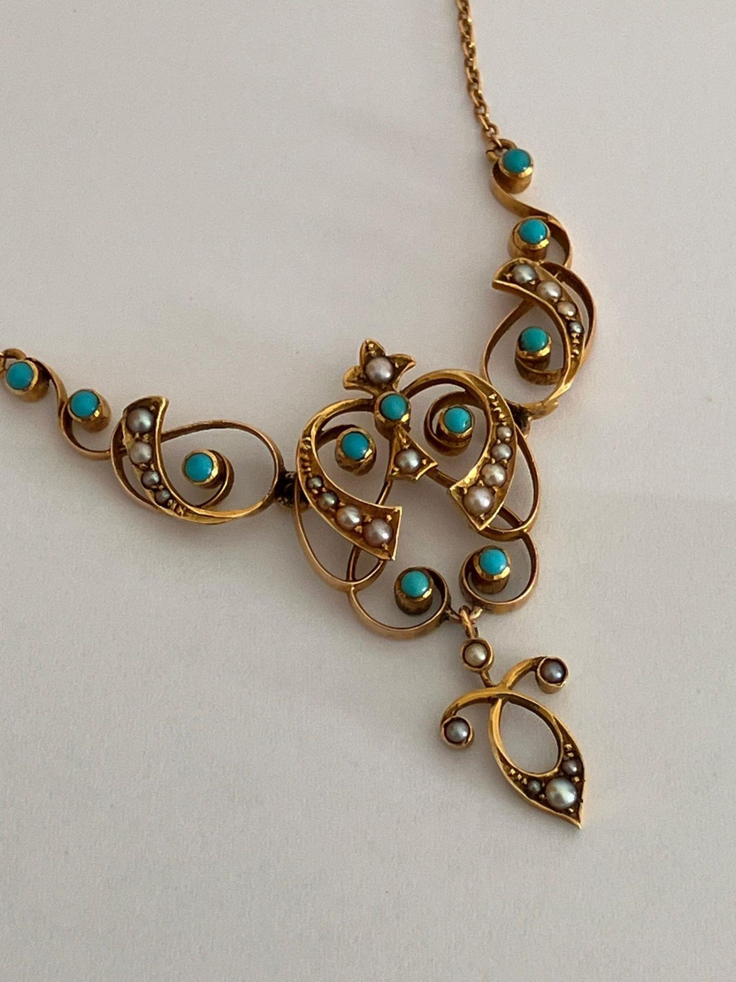 Magnificent Antique Edwardian 15 carat GOLD PENDANT NECKLACE Set with Seed Pearls and Turquoise. - Bild 2 aus 4