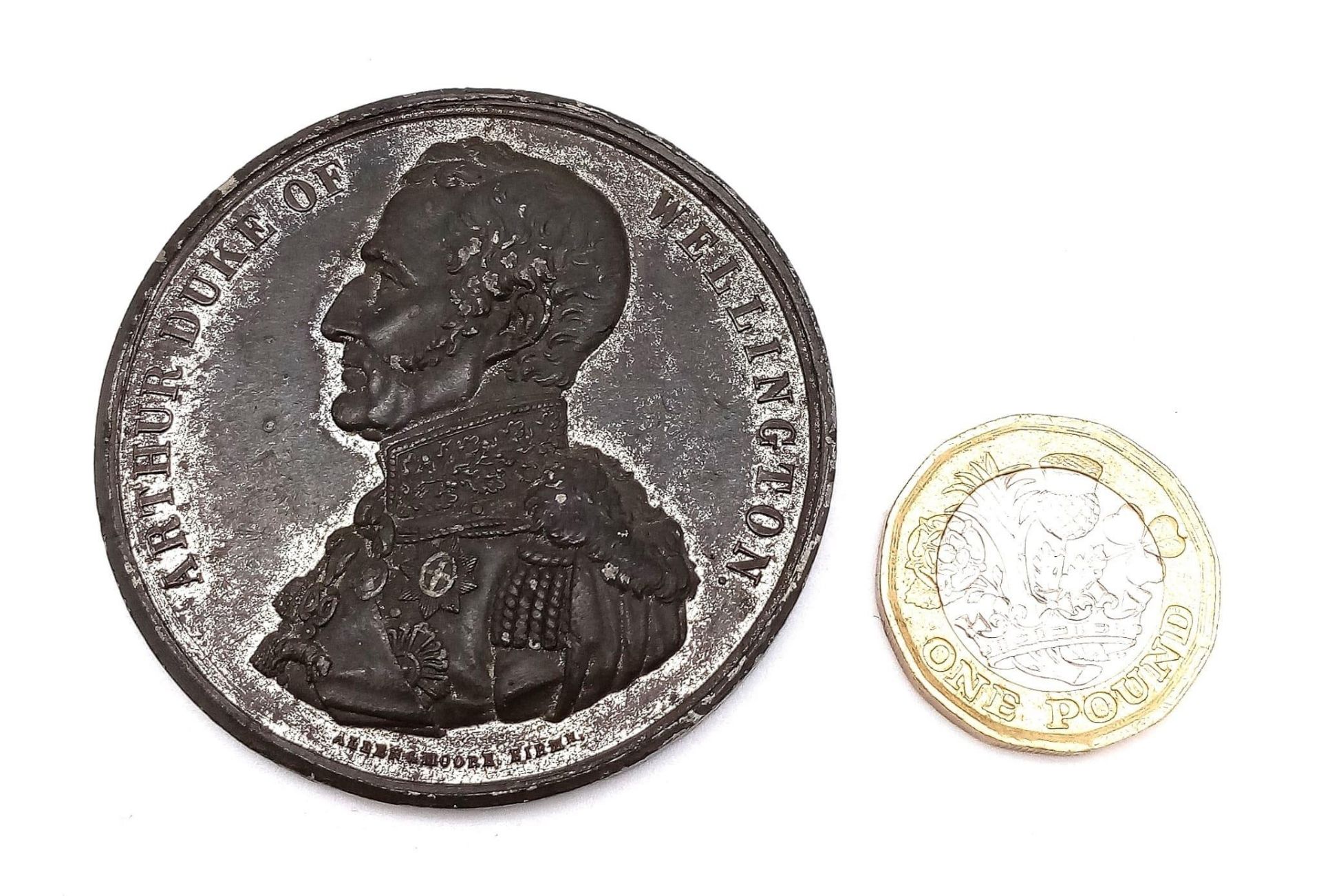 An Antique Commemorative White Metal Medal for the ‘Death of the Duke of Wellington 1852’. (Possibly - Bild 2 aus 8