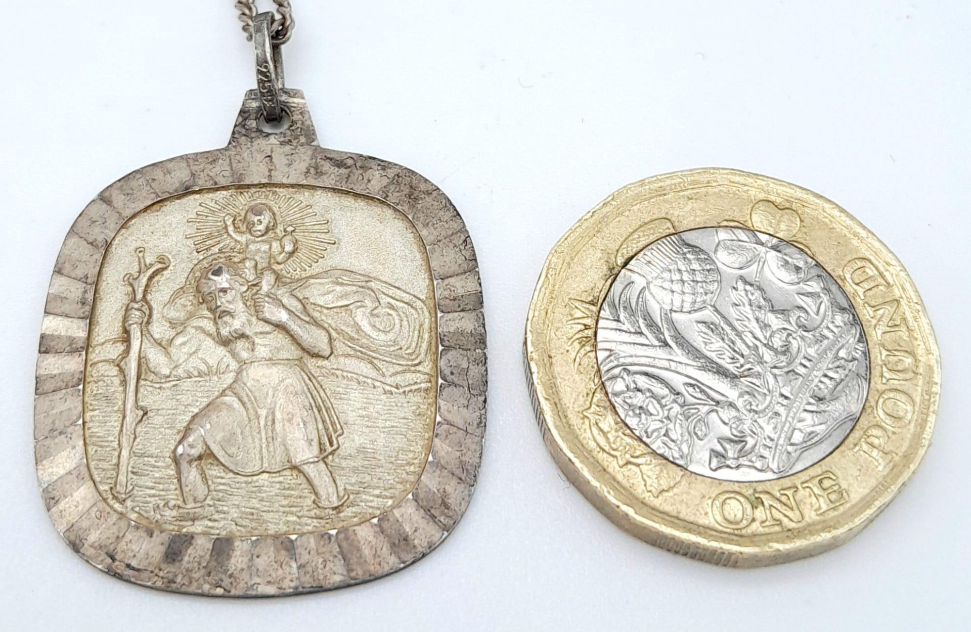 A vintage 925 silver St Christopher pendant on silver chain. Total weight 10.7G. Total length 53cm. - Image 5 of 7