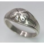 A STERLING SILVER 3 LEAF CLOVER IRISH LUCK RING, WEIGHT 4.7G SIZE U