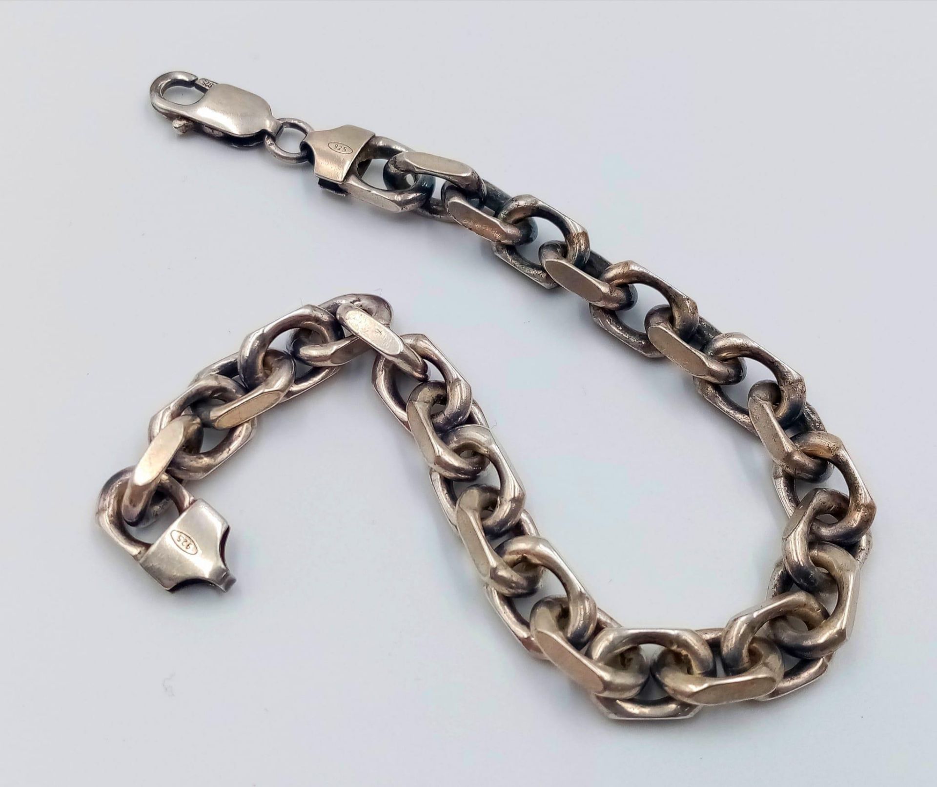 A vintage Italy 925 silver chunky belcher bracelet. Total weight 32.1G. Total length 20cm - Bild 2 aus 5