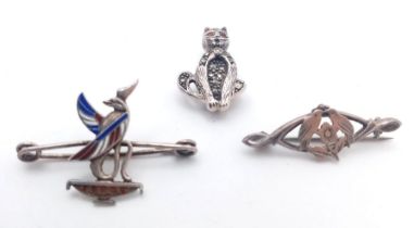A collection of 3 vintage silver stone set animal motif brooches. Total weight 6.8G. Total length