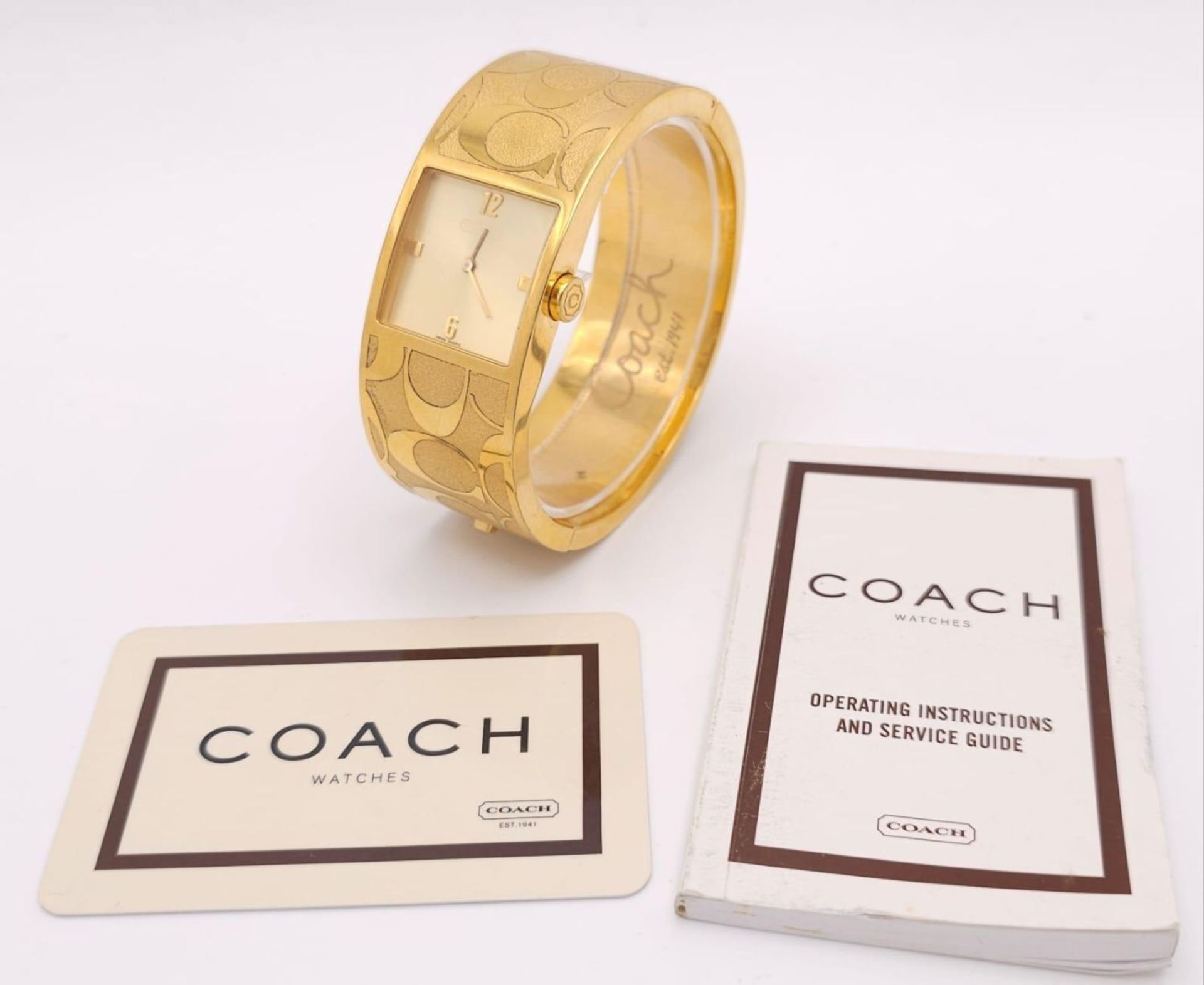 A CLIP BANGLE FASHION WATCH BY COACH , WITH QUARTZ MOVEMENT AND SQUARE GOLD TONE DIAL . COMES WITH - Bild 24 aus 24