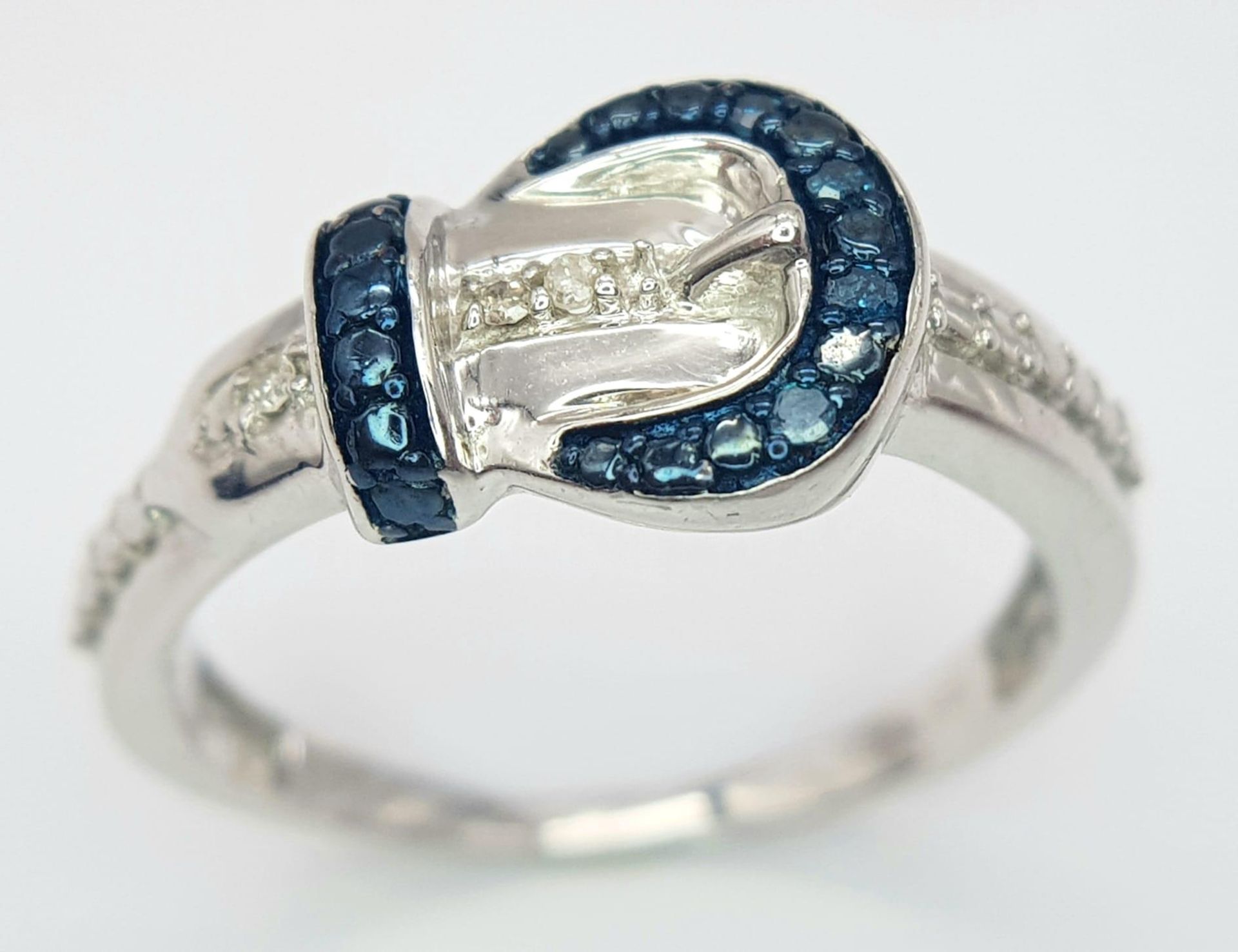 A fancy 925 silver stone set belt buckle ring. Come with 925 silver hallmarks by The Genuine - Image 2 of 9