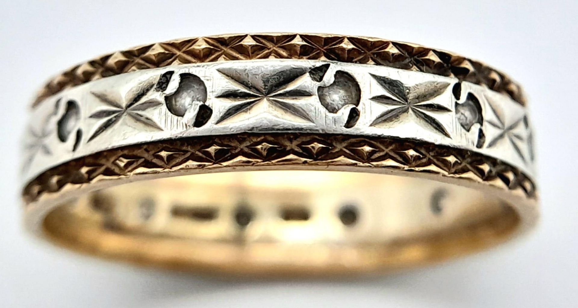 A Vintage 9K Yellow and White Gold Diamond Eternity Ring. Size P. 2.7g weight. - Bild 3 aus 11
