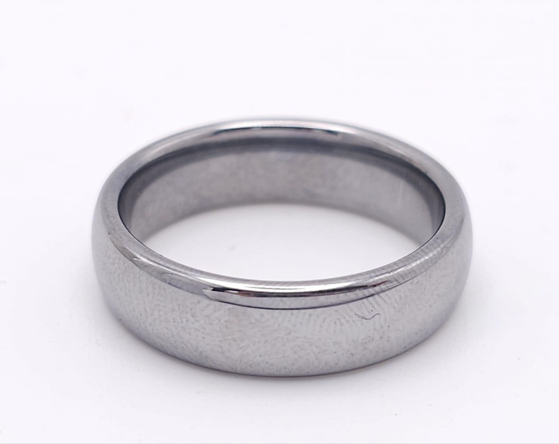 A Tungsten Band Ring. 6mm width, Size Q. 10.5g - Image 3 of 4
