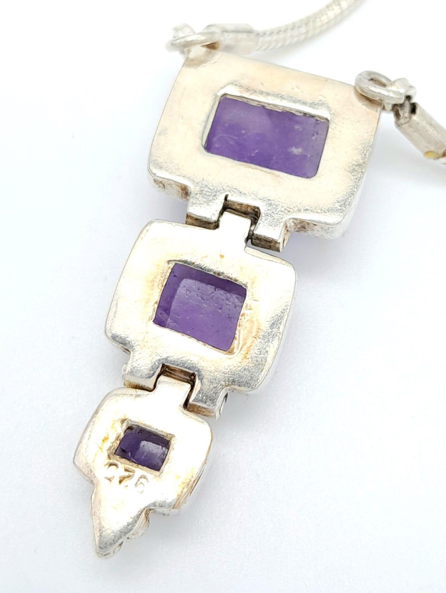 A Vintage Sterling Silver, Graduating Size, Amethyst Set Necklace. 40-43cm Length. Gross Weight 19. - Bild 9 aus 11