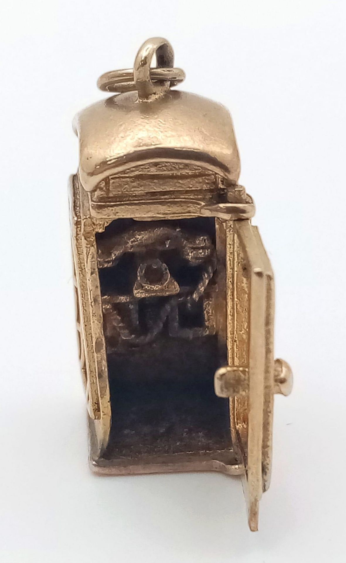 A 9K GOLD TELEPHONE BOX CHARM . 7.1gms - Image 3 of 5