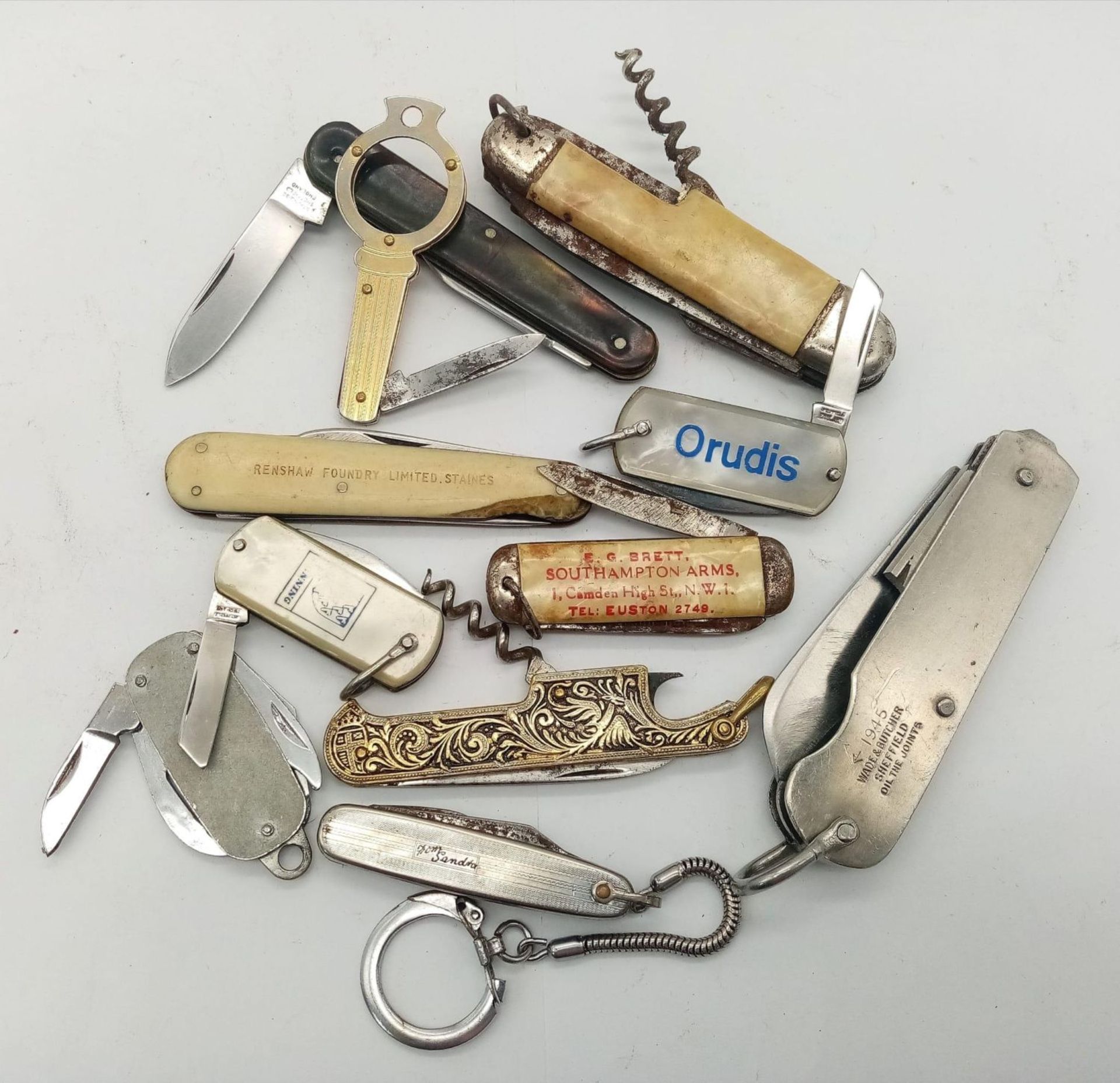 A large group of folding knives, some antique, some modern, some with tools etc. UK Mainland Sales - Image 4 of 4