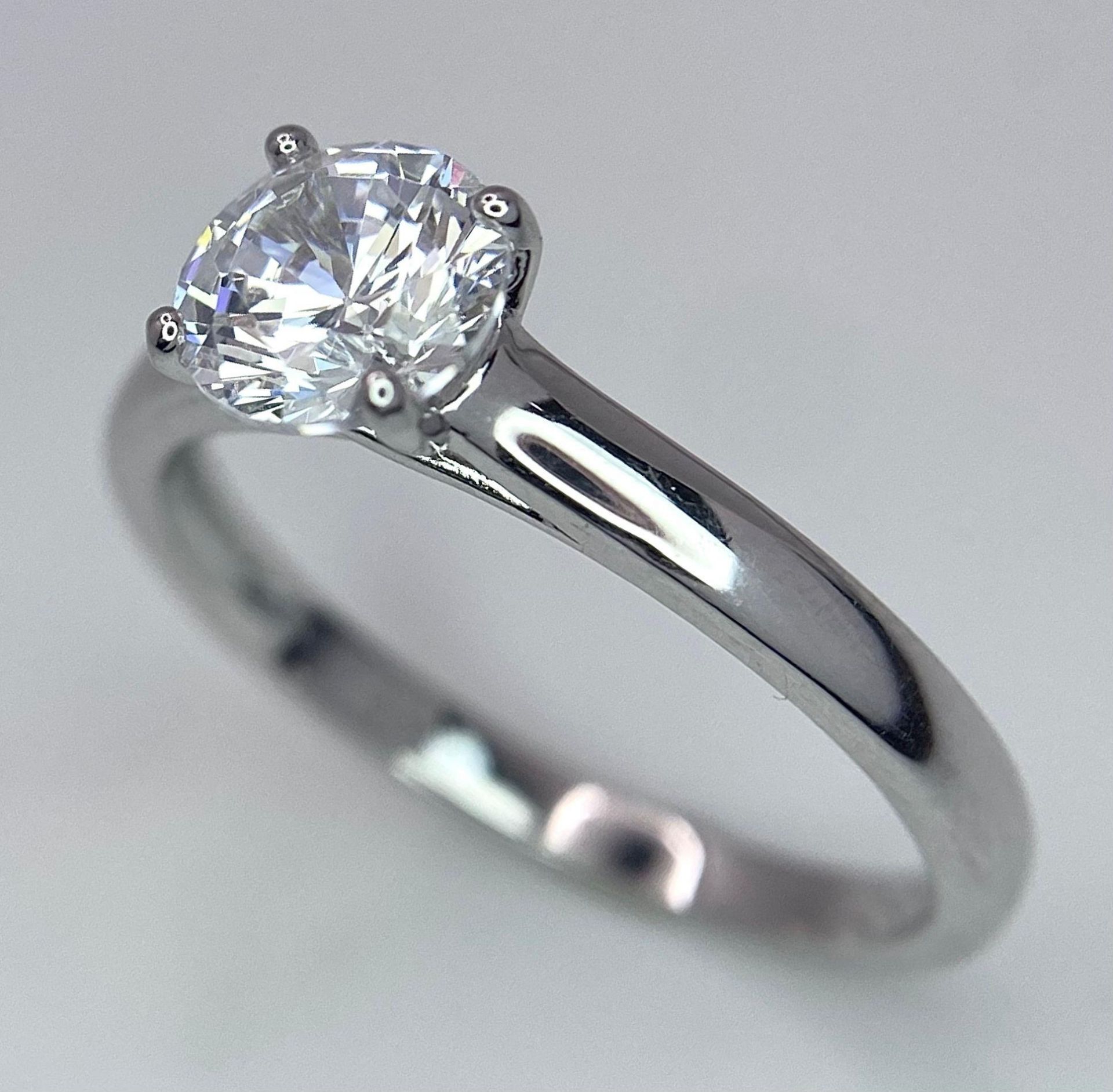 A sterling silver solitaire ring with a round cut cubic zirconium. Size: N, weight: 2 g. - Bild 4 aus 16