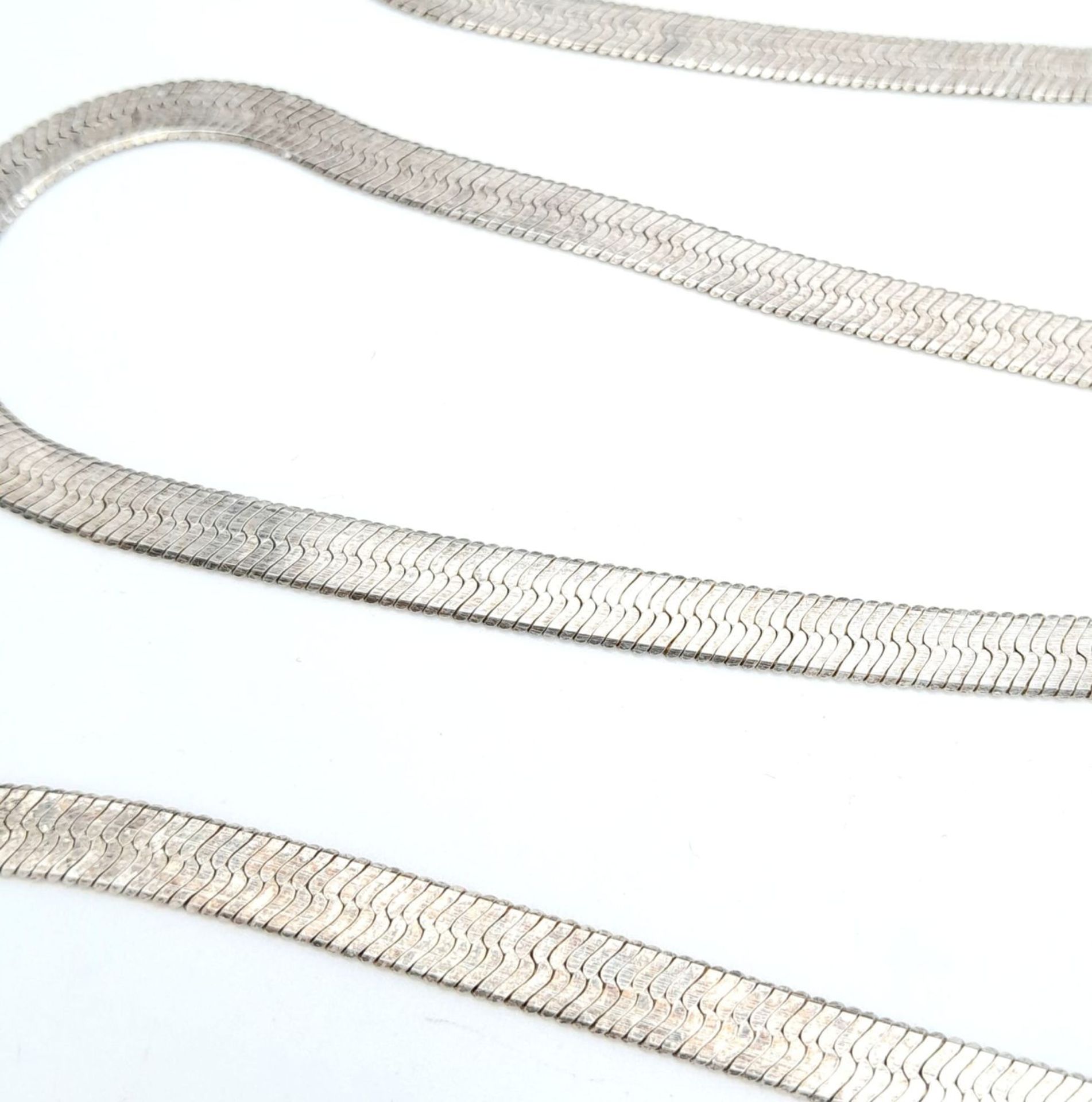 A Vintage Long 925 Silver Herringbone Necklace. 74cm. 34g - Bild 3 aus 5