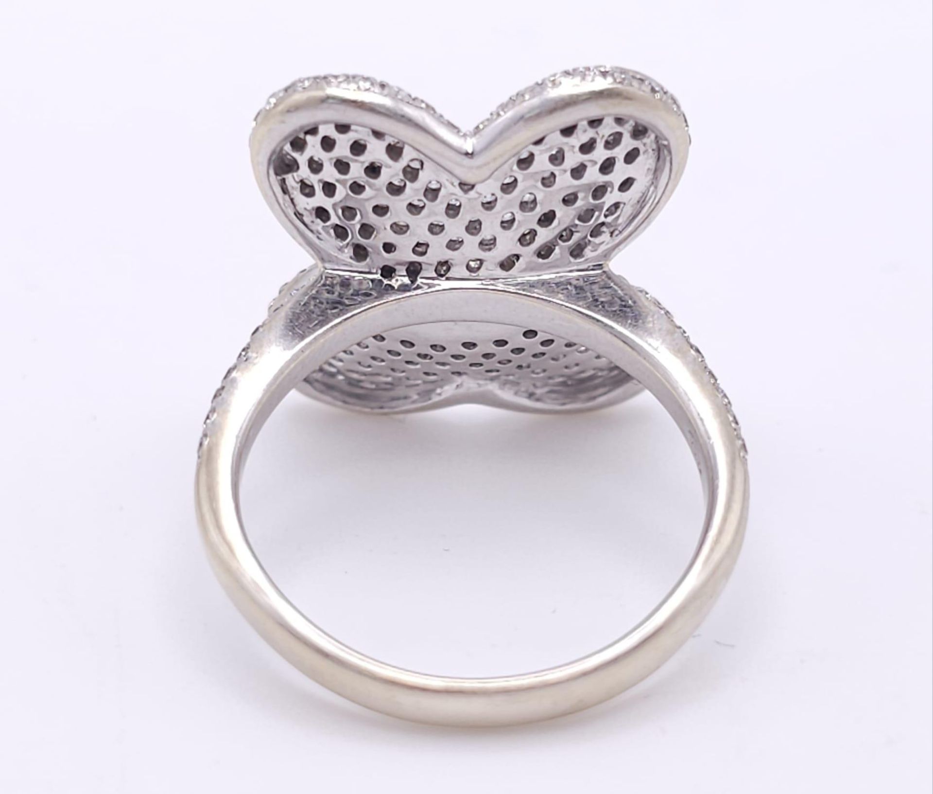 A show stopping 18 K white gold ring with a large pave diamond butterfly top, size: P, weight: 8 g - Image 8 of 12