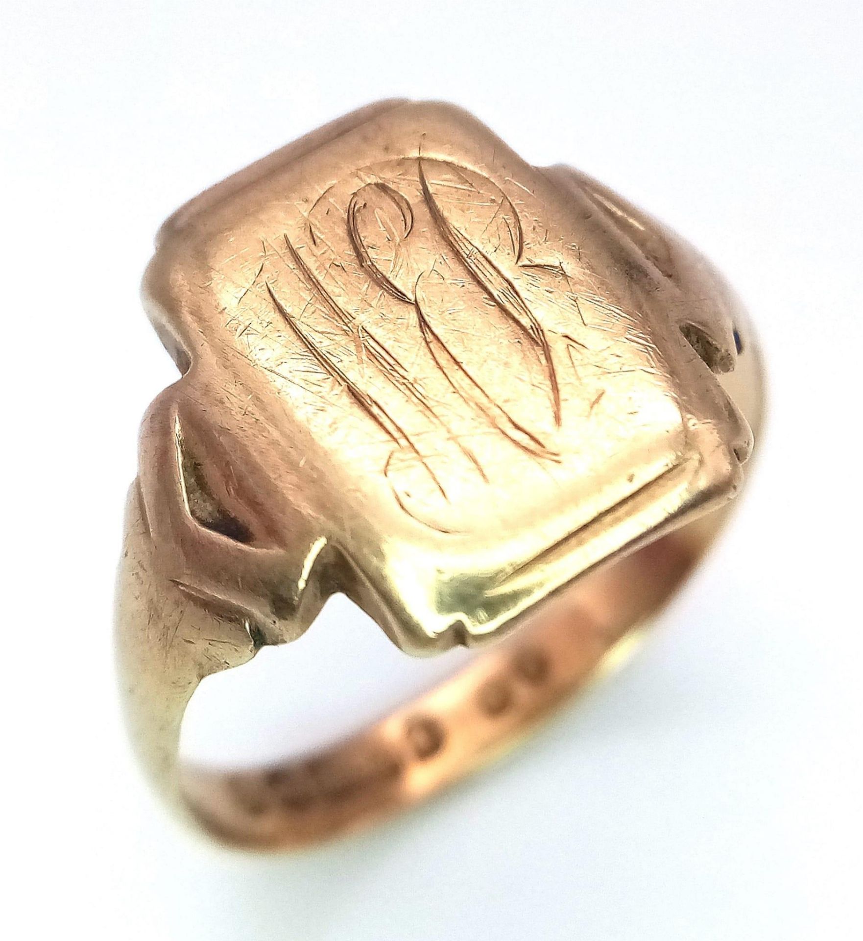 A Vintage 9K Yellow Gold Signet Ring. Full UK hallmarks. Size S. 3.93g weight.