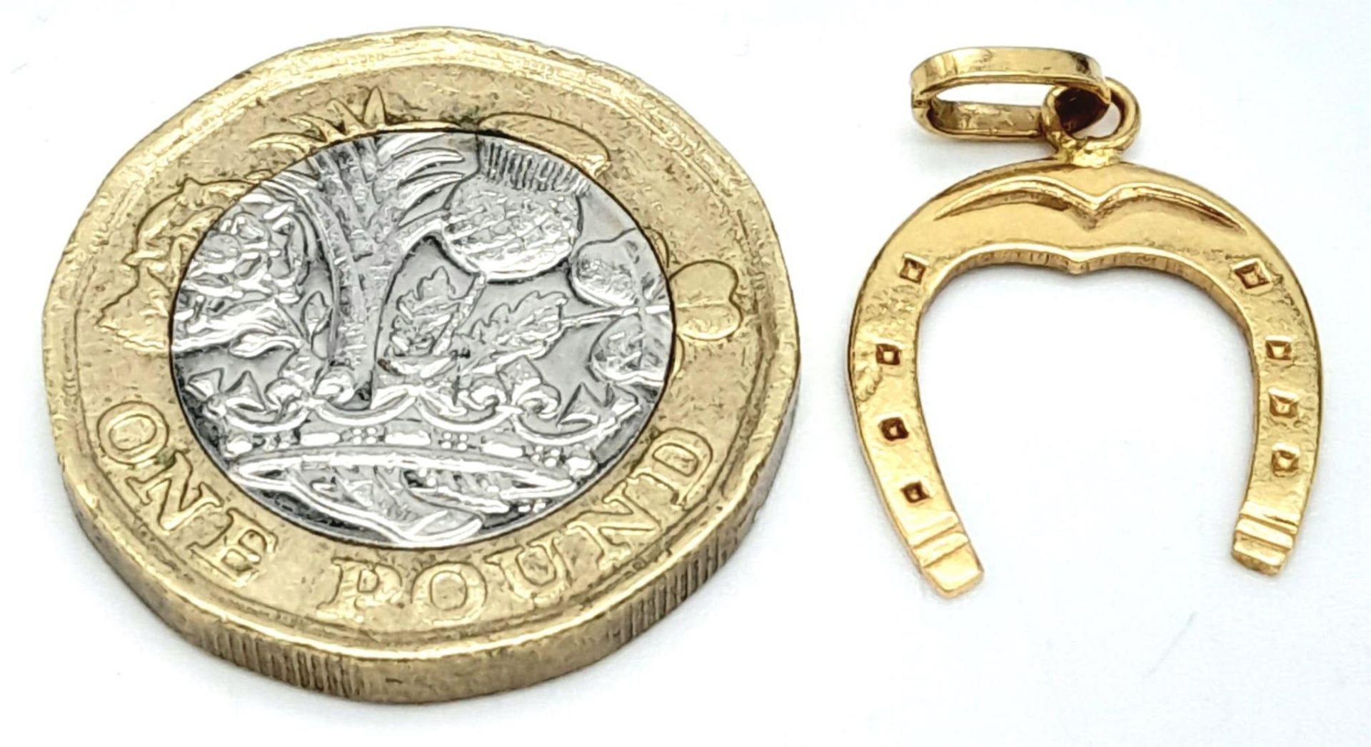 An 18K Yellow Gold Lucky Horseshoe Pendant/Charm. 2cm. 1.15g - Image 4 of 7