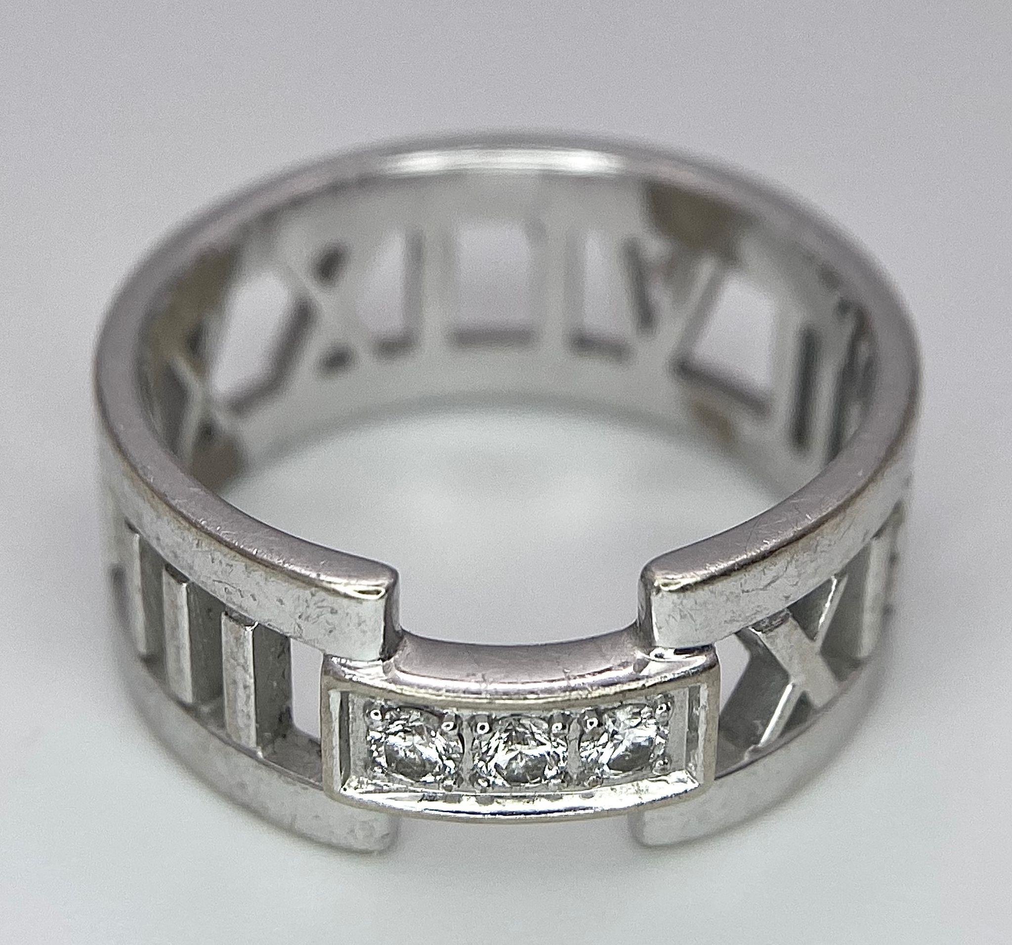 An 18K White Gold Tiffany Atlas Diamond Ring. Pierced Roman numeral decoration. Tiffany mark. Size - Image 6 of 9