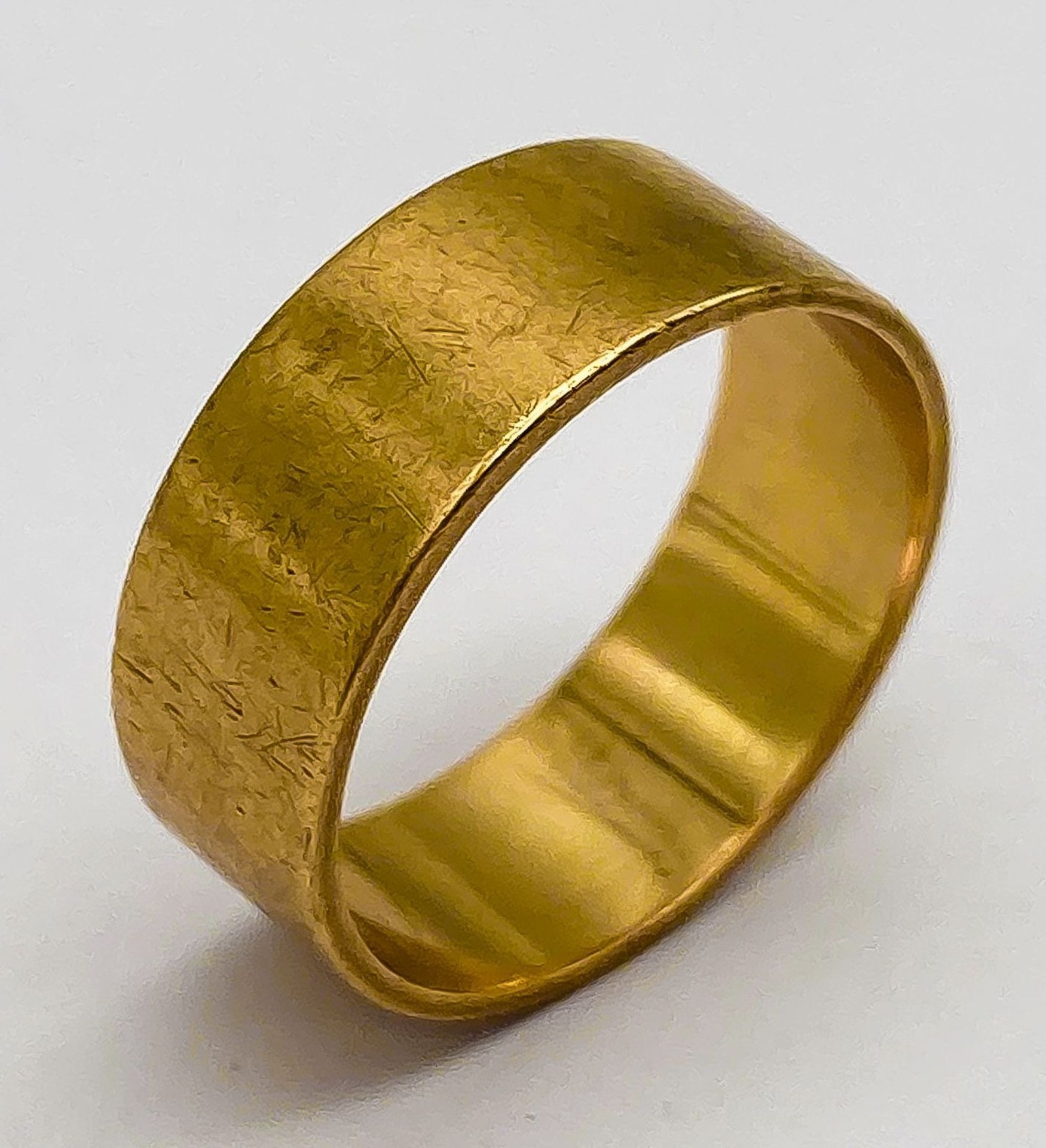 A 9 K yellow gold band ring, size: U, weight: 5.7 g. - Image 2 of 6
